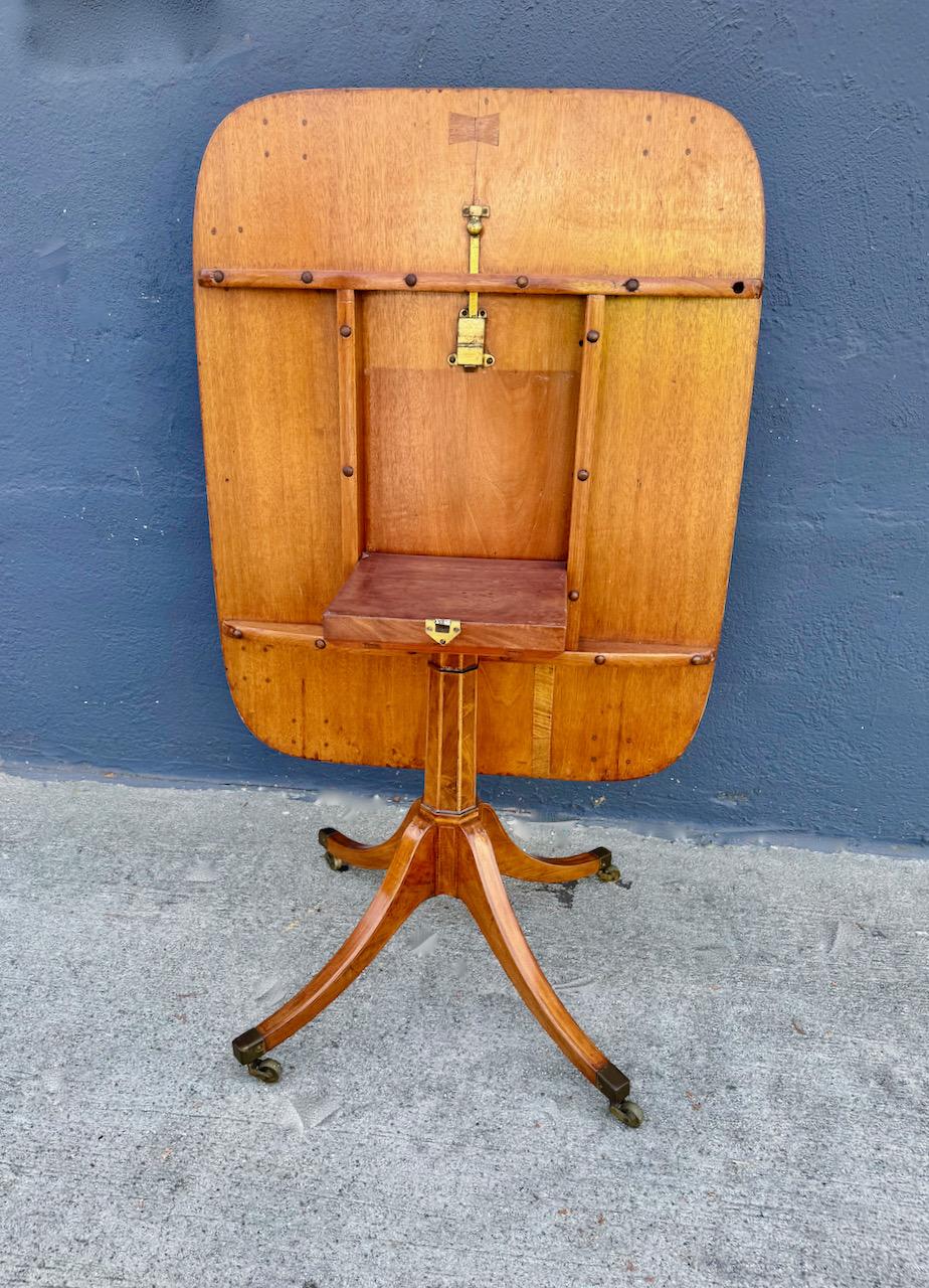 Regency Intarsien Mahagoni Tilt Top Center Tisch im Angebot 7