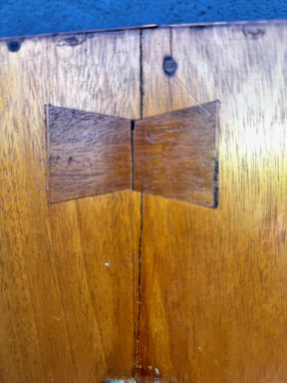 Regency Intarsien Mahagoni Tilt Top Center Tisch im Angebot 8