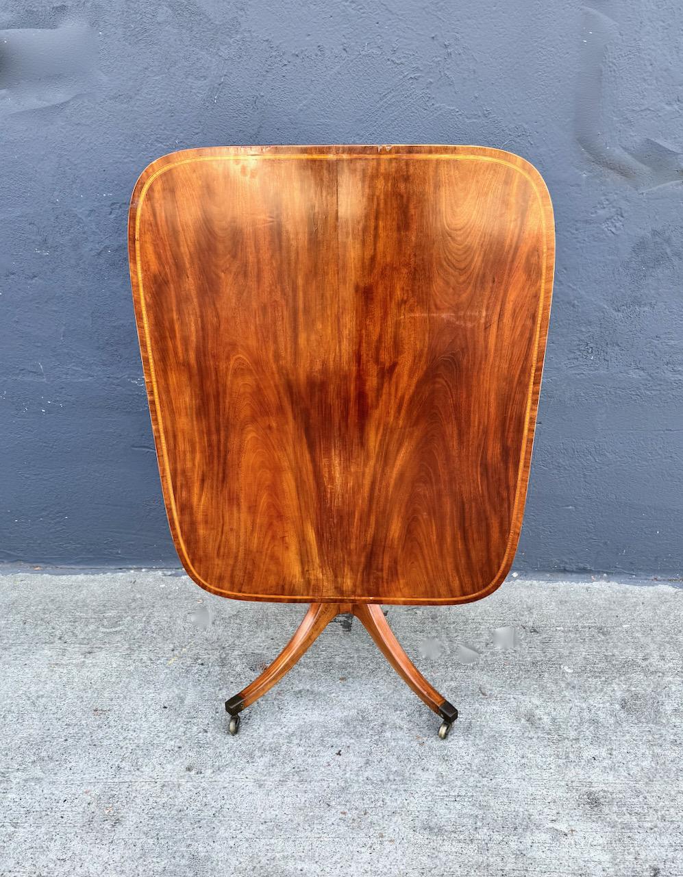 Regency Intarsien Mahagoni Tilt Top Center Tisch (Englisch) im Angebot