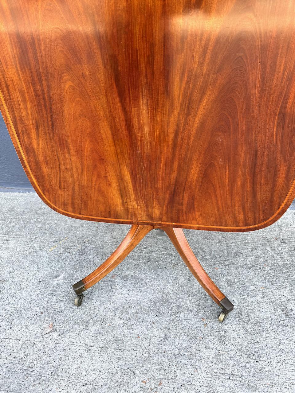 Regency Intarsien Mahagoni Tilt Top Center Tisch (19. Jahrhundert) im Angebot