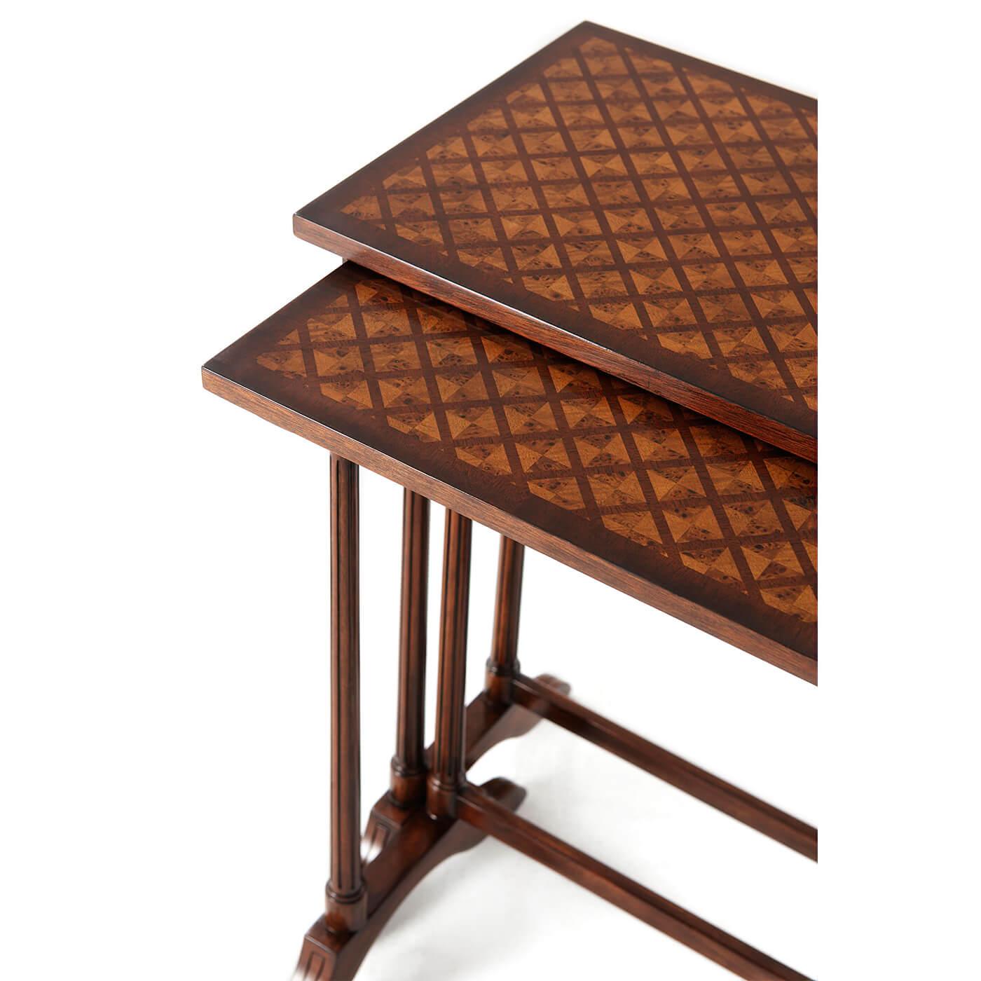 Regency-Tischgruppe mit Intarsien (Holz) im Angebot