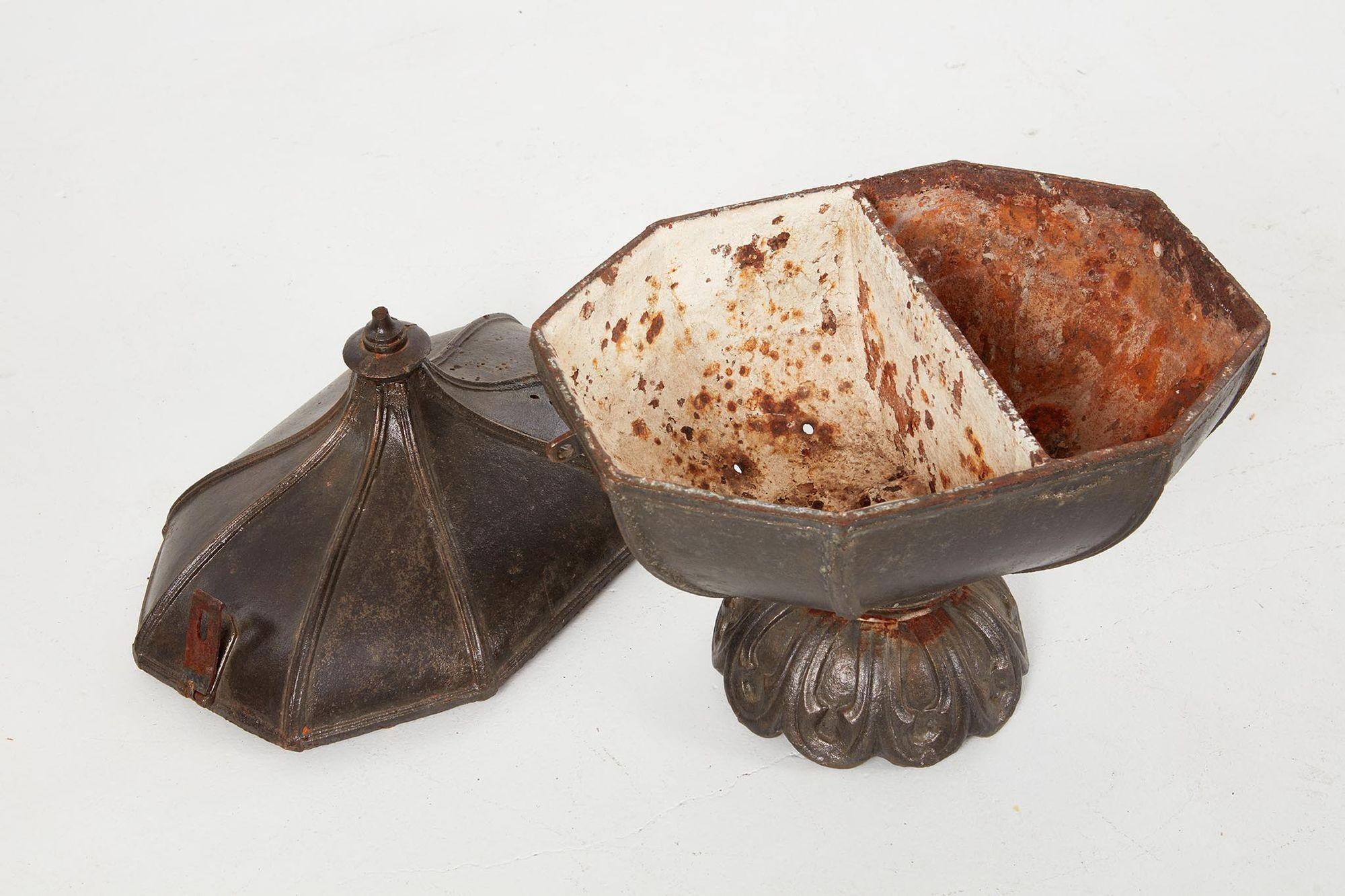 Regency Iron Allium Bulb Room Warmer For Sale 2