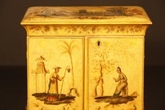 Boîte à ouvrage de style Régence en Chinoiserie taillée au Japon The Jewelry Collectors
