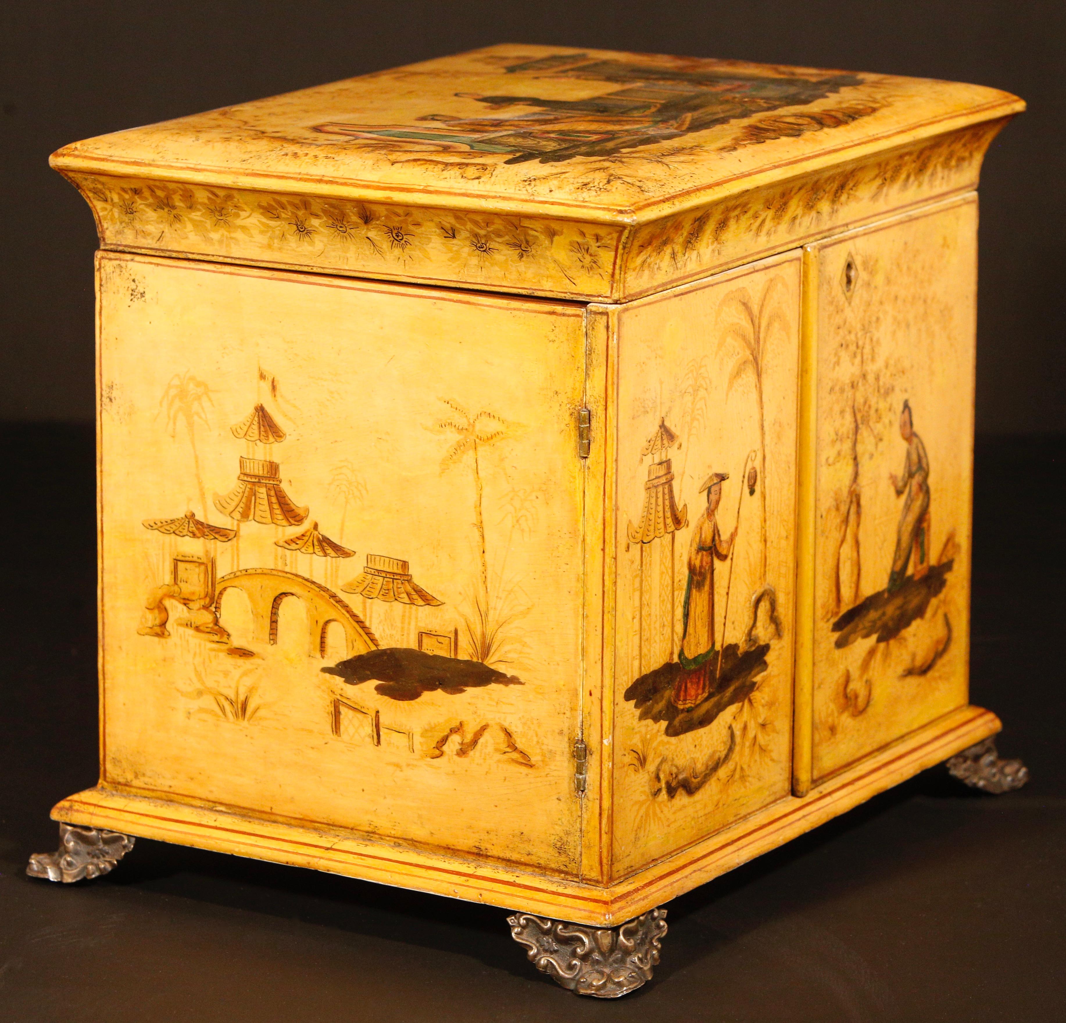 XIXe siècle Boîte à ouvrage de style Régence en Chinoiserie taillée au Japon The Jewelry Collectors en vente