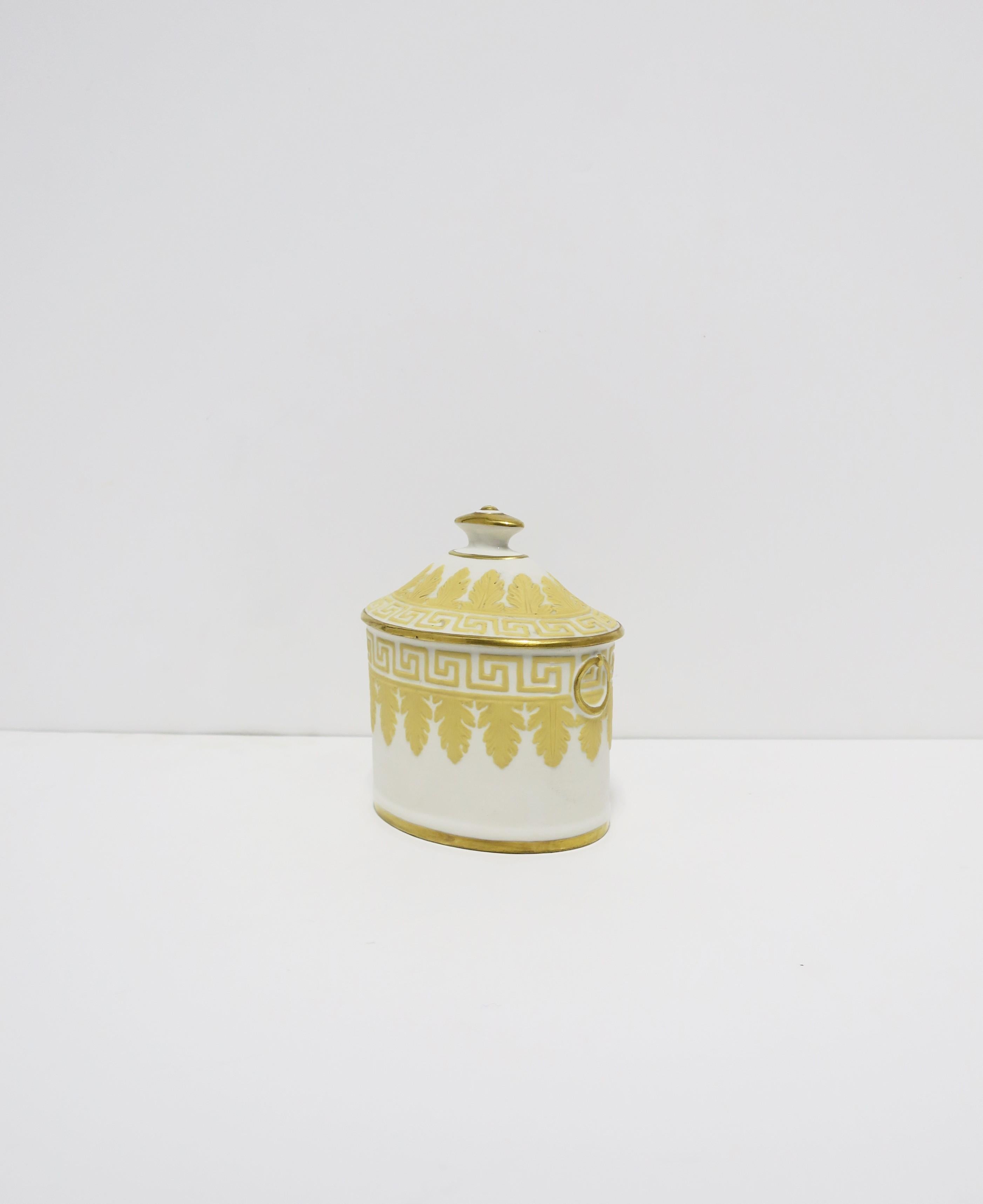Jasperware Box with Greek-Key Design, Late 19th Century For Sale 5