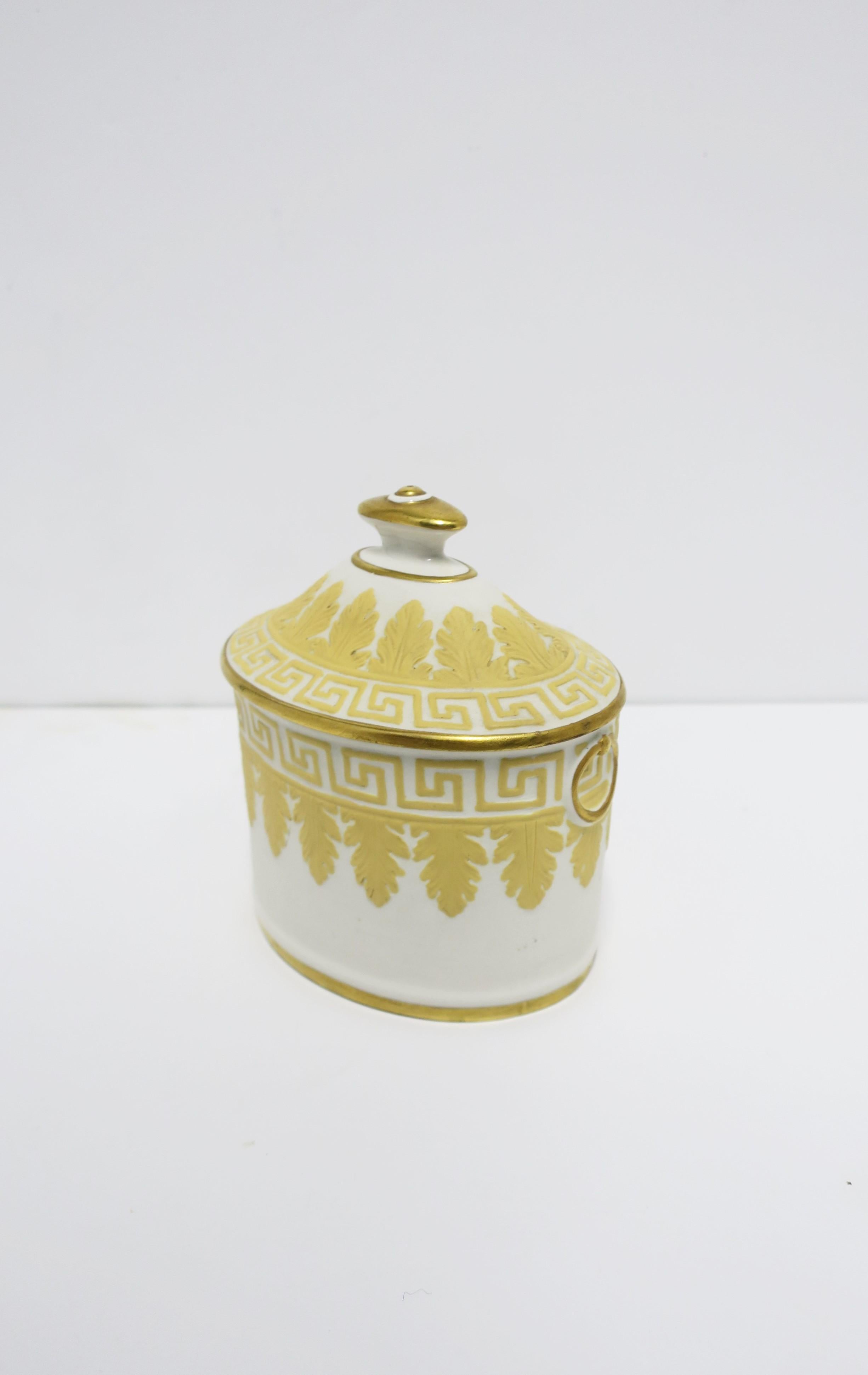 Jasperware Box with Greek-Key Design, Late 19th Century For Sale 7