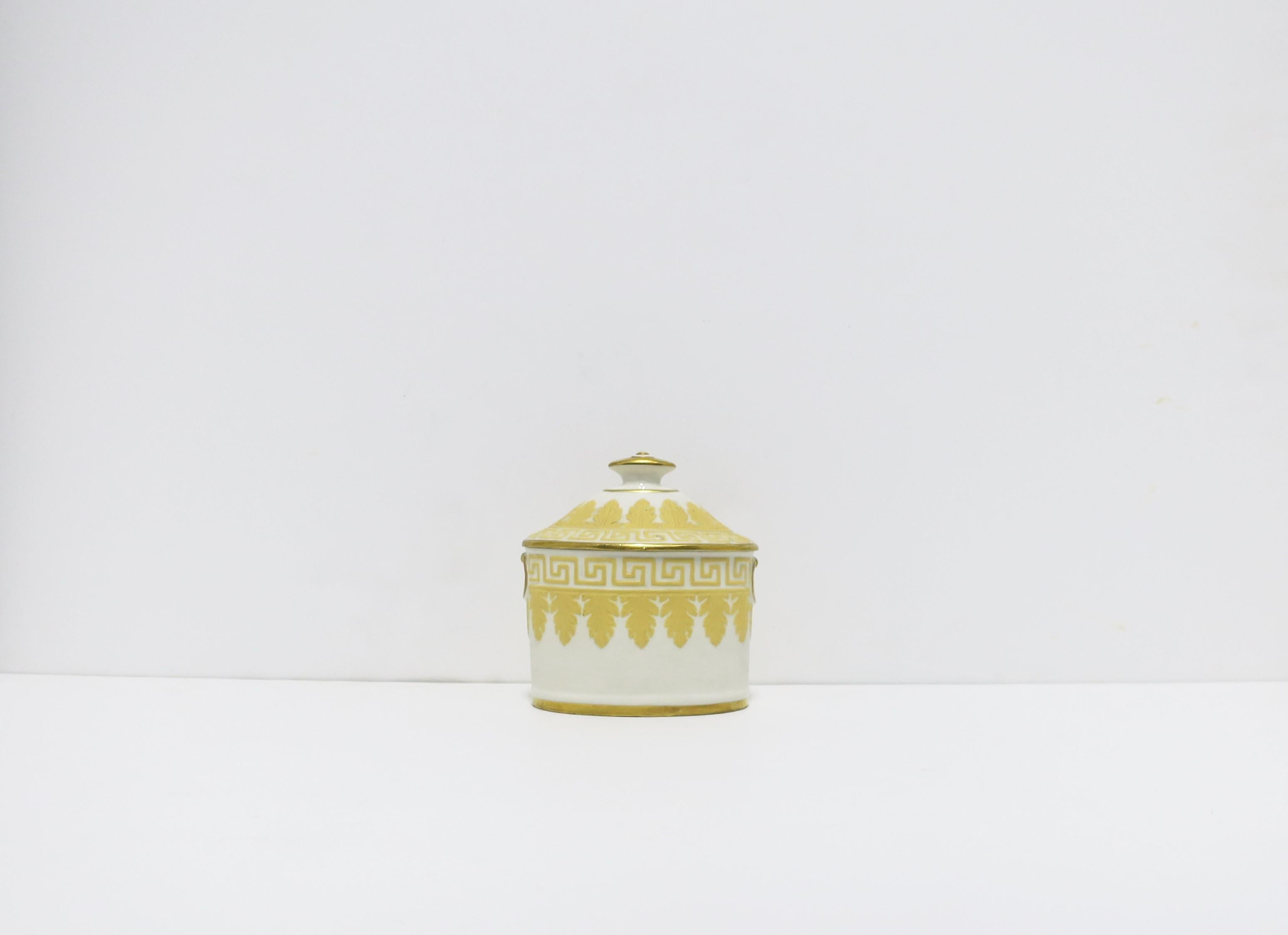 Greco Roman Jasperware Box with Greek-Key Design, Late 19th Century For Sale