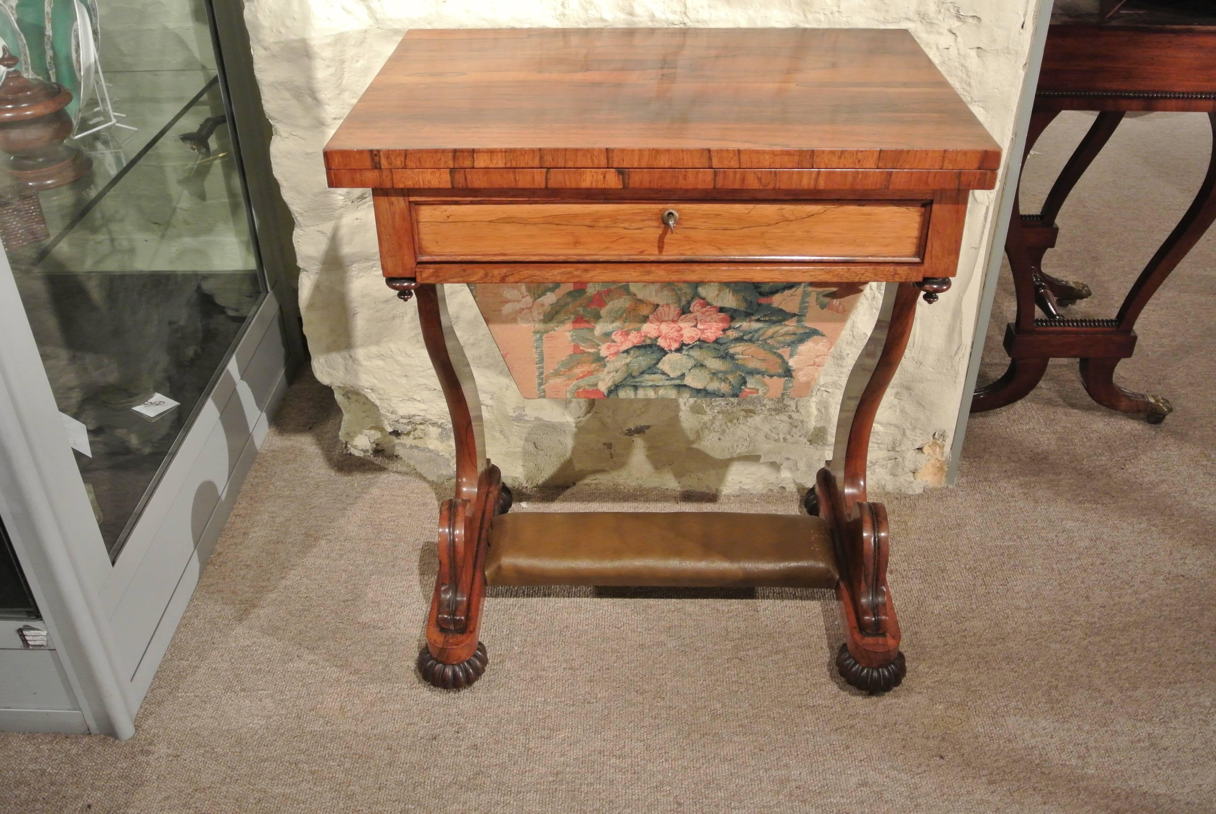 A fine quality Regency rosewood lamp table and sewing box with 'S' shape supports, opening up to a leathered card table. In the manner of Gillows.