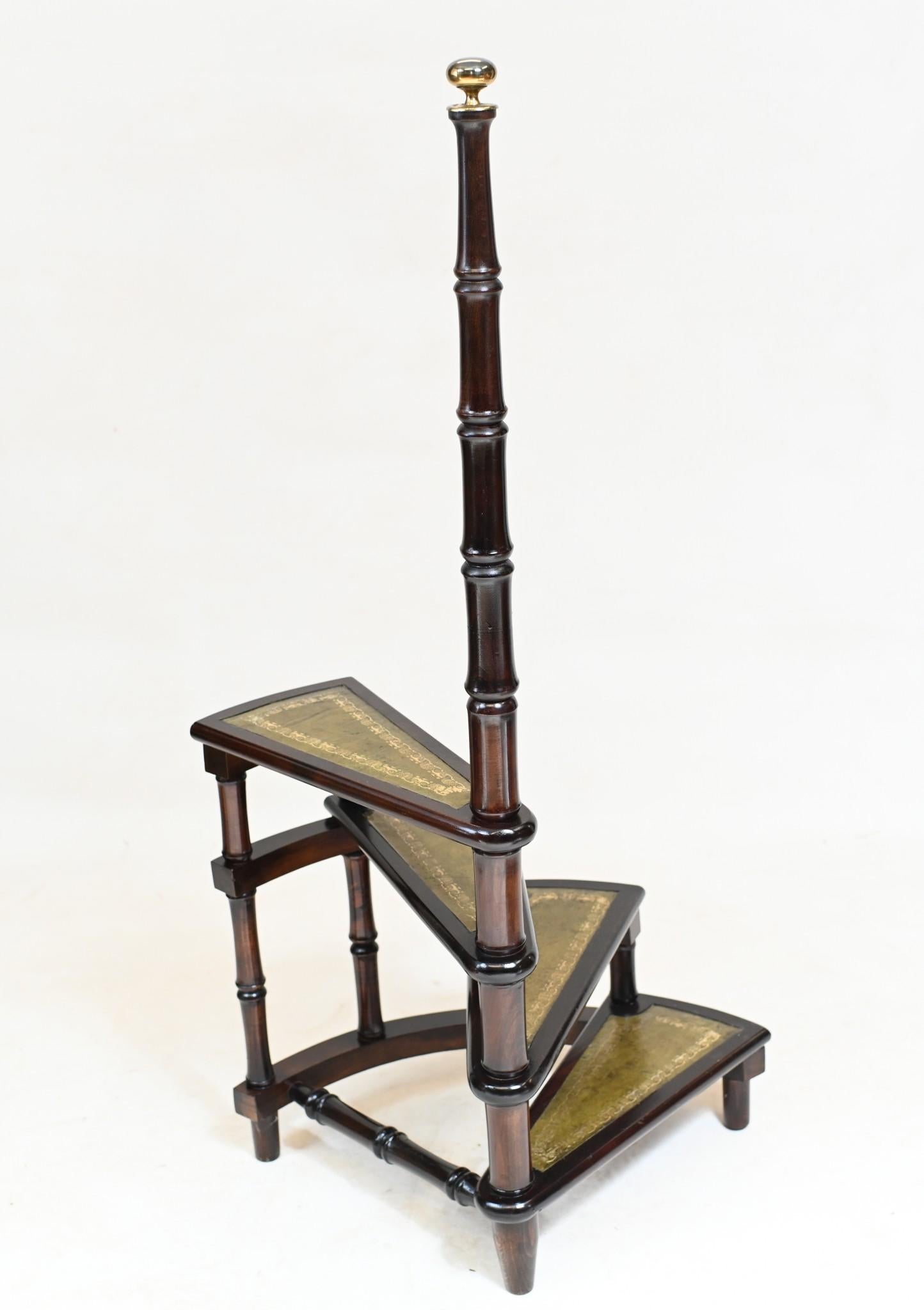 Gorgeous pair of Regency style library steps in mahogany
Half spiral design, great interiors piece
Some of our items are in storage so please check ahead of a viewing to see if it is on our shop floor
Offered in great shape ready for home use right