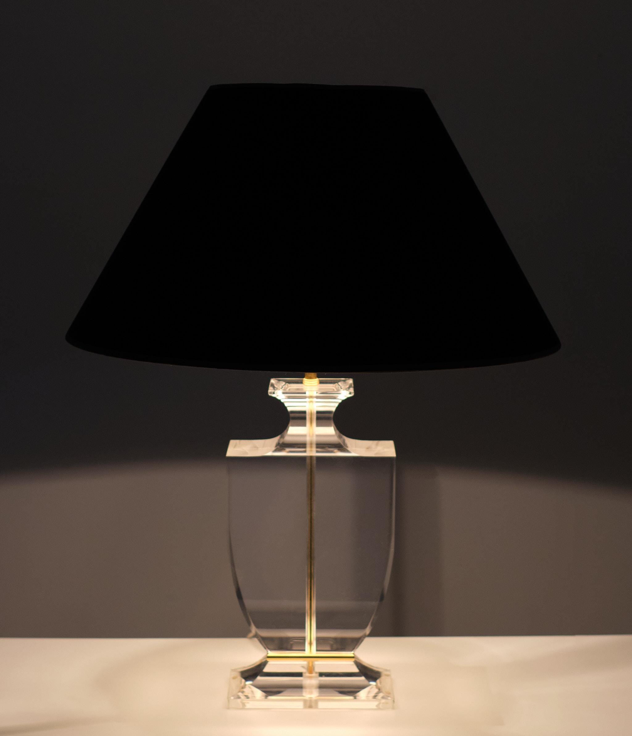 Lampe de table en lucite de style Régence, 1970, France  en vente 1