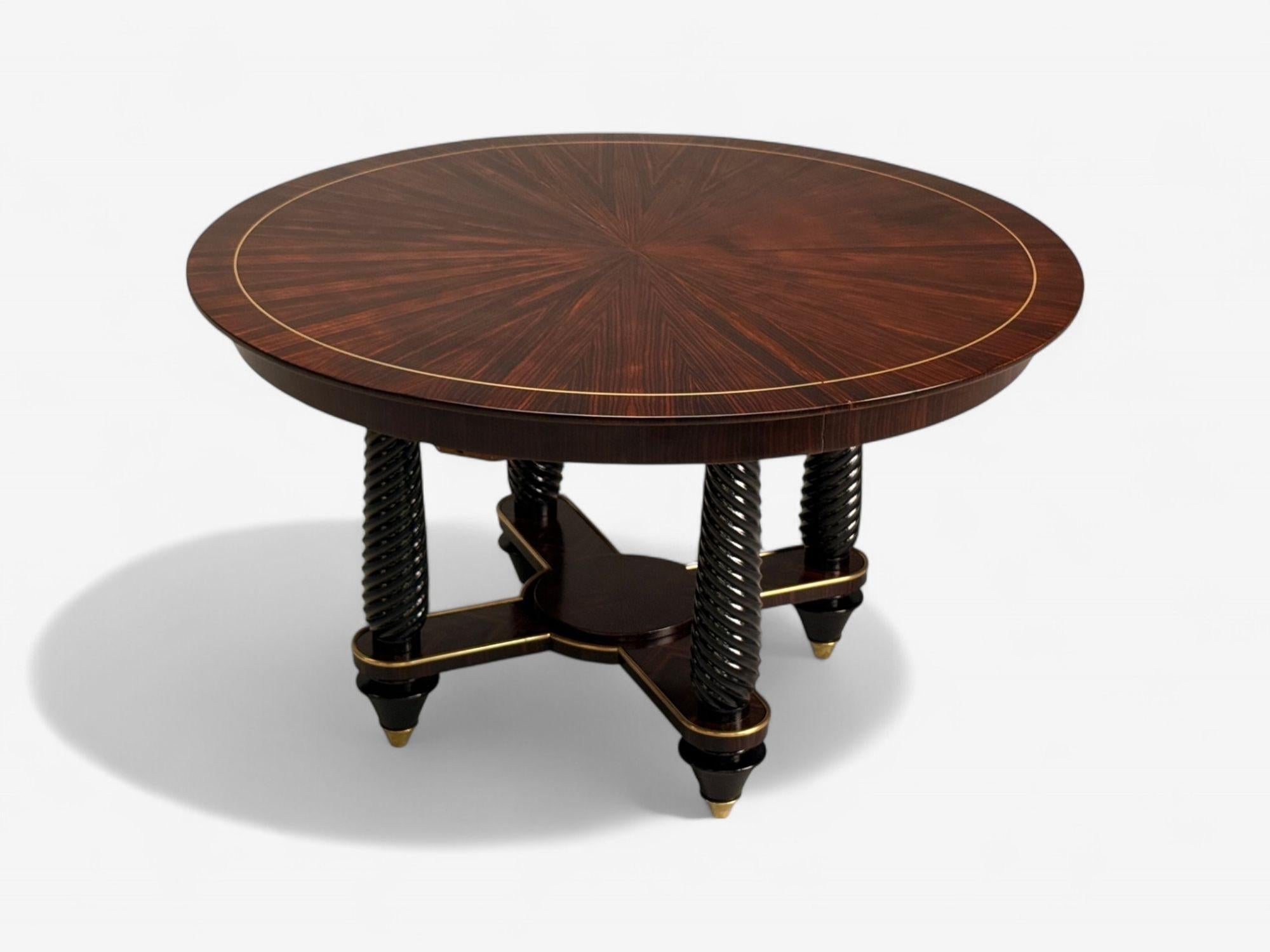 Regencia, Moderna francesa de mediados de siglo, Macasar, Ébano, Latón, Mesa Boulle, Mesa auxiliar, Francia, Años 70

Preciosa mesa boulle de estilo regencia, diseñada y fabricada en Francia hacia la década de 1970. Este ejemplo presenta una hermosa