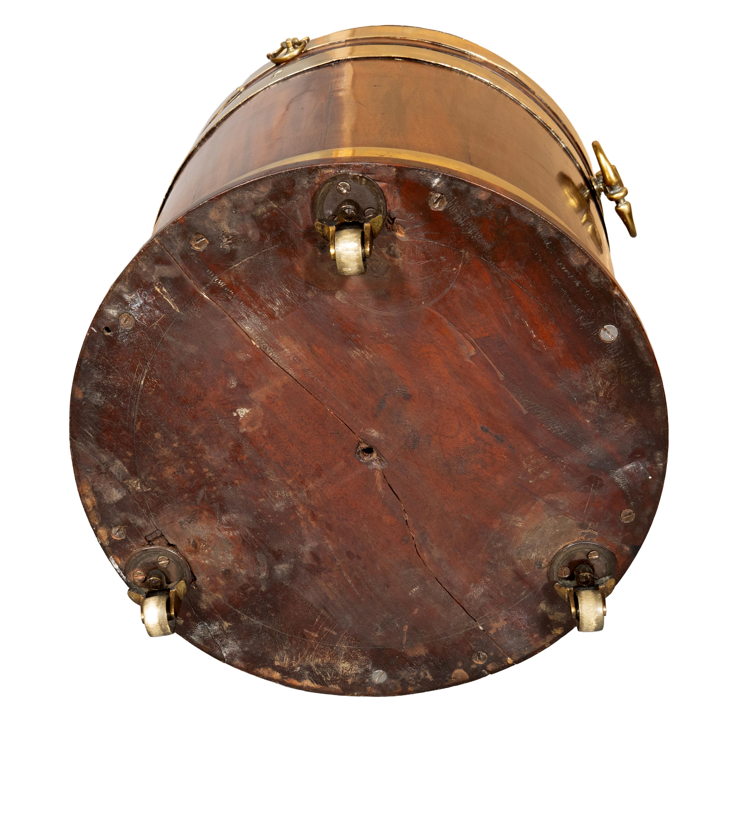 Rafraîchisseur à vin Regency en acajou et laiton en vente 4