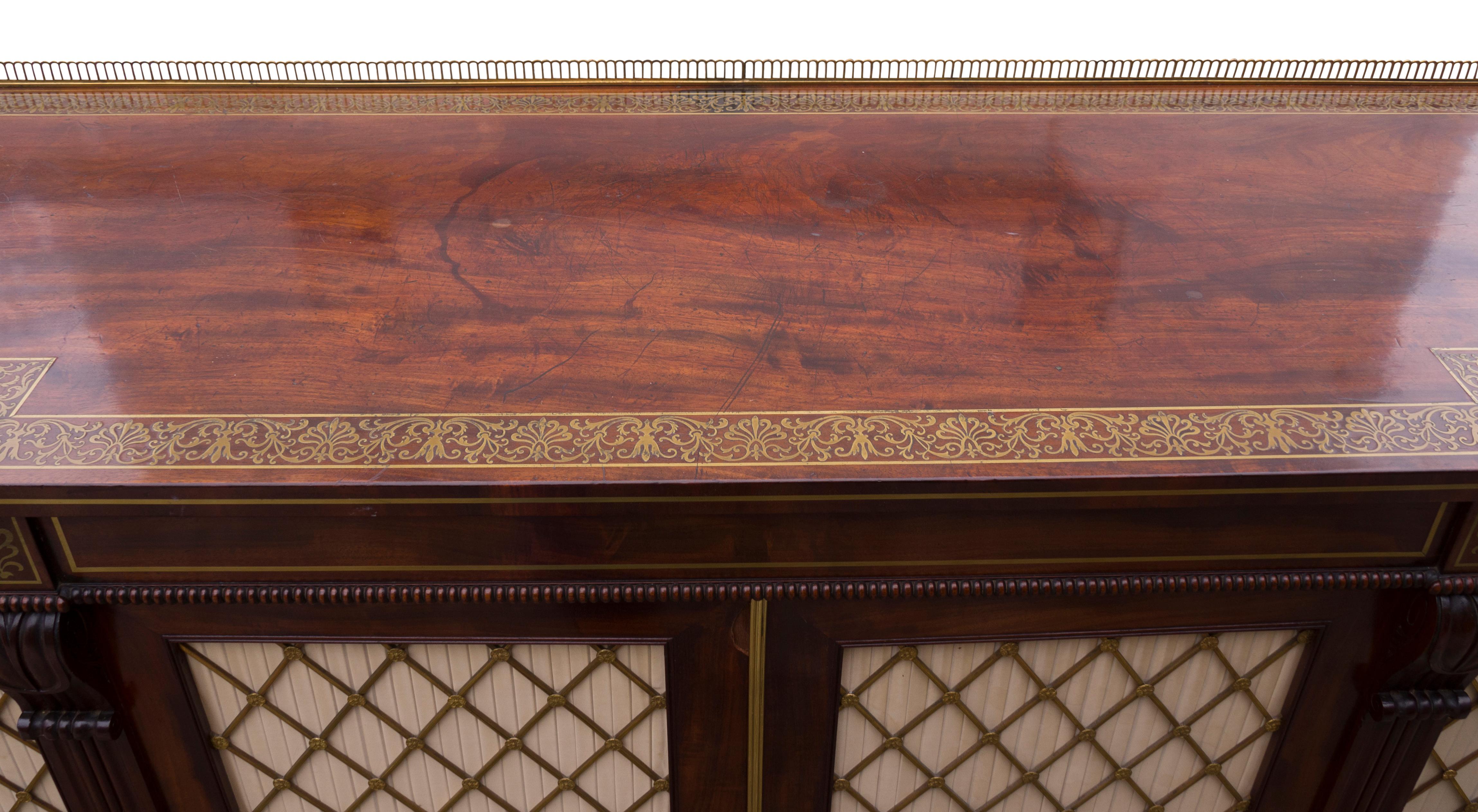 Credenza Regency in mogano e ottone intarsiato proveniente da Westport House, Irlanda in vendita 6