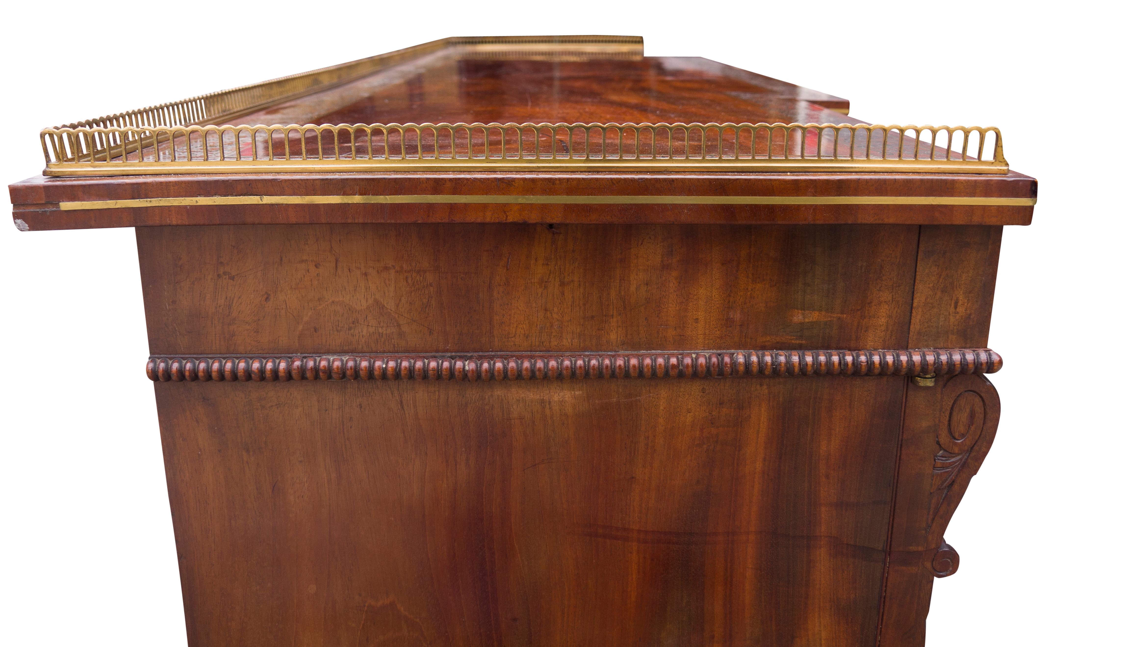 Credenza Regency in mogano e ottone intarsiato proveniente da Westport House, Irlanda in vendita 10