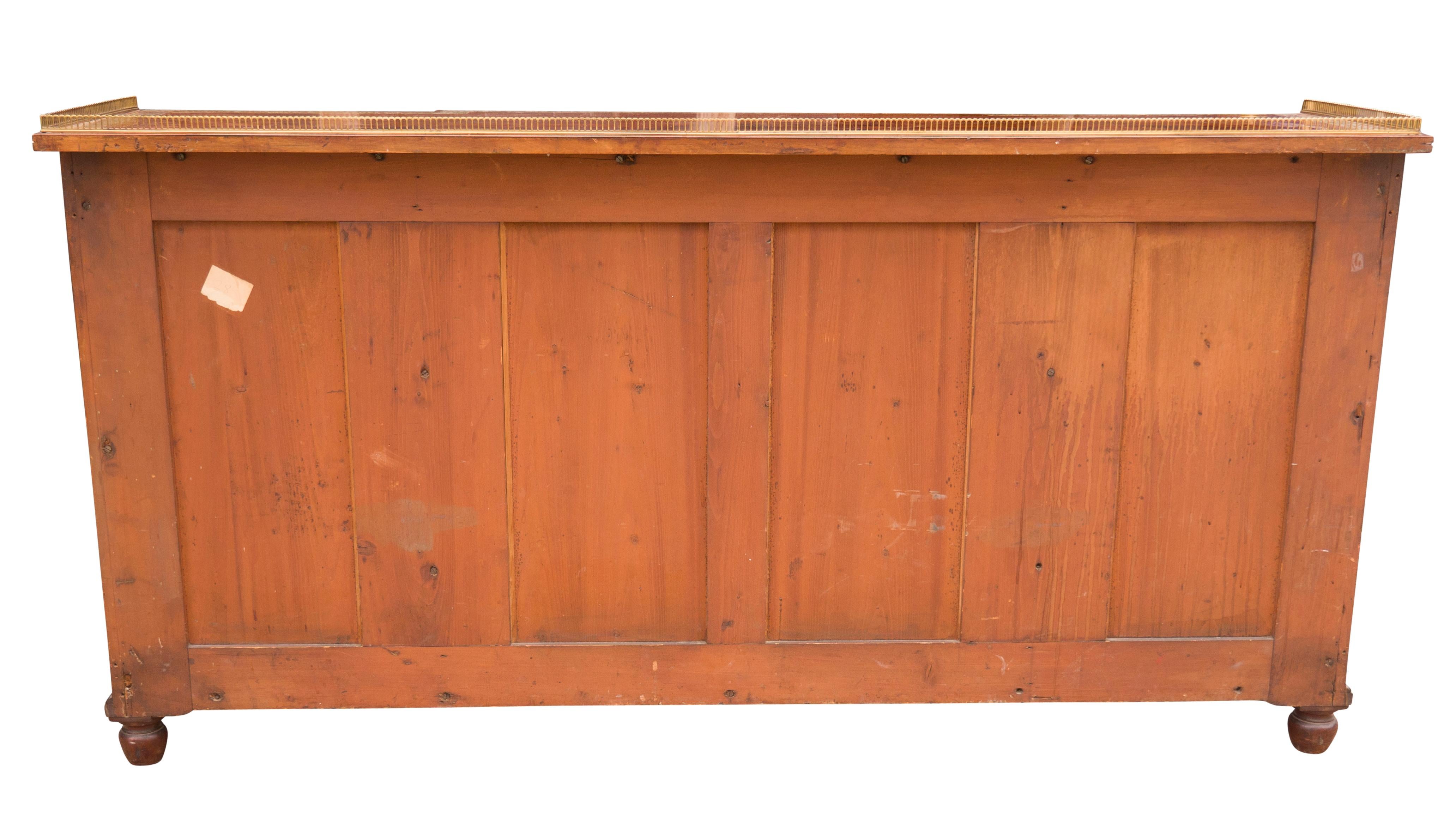 Credenza Regency in mogano e ottone intarsiato proveniente da Westport House, Irlanda in vendita 13