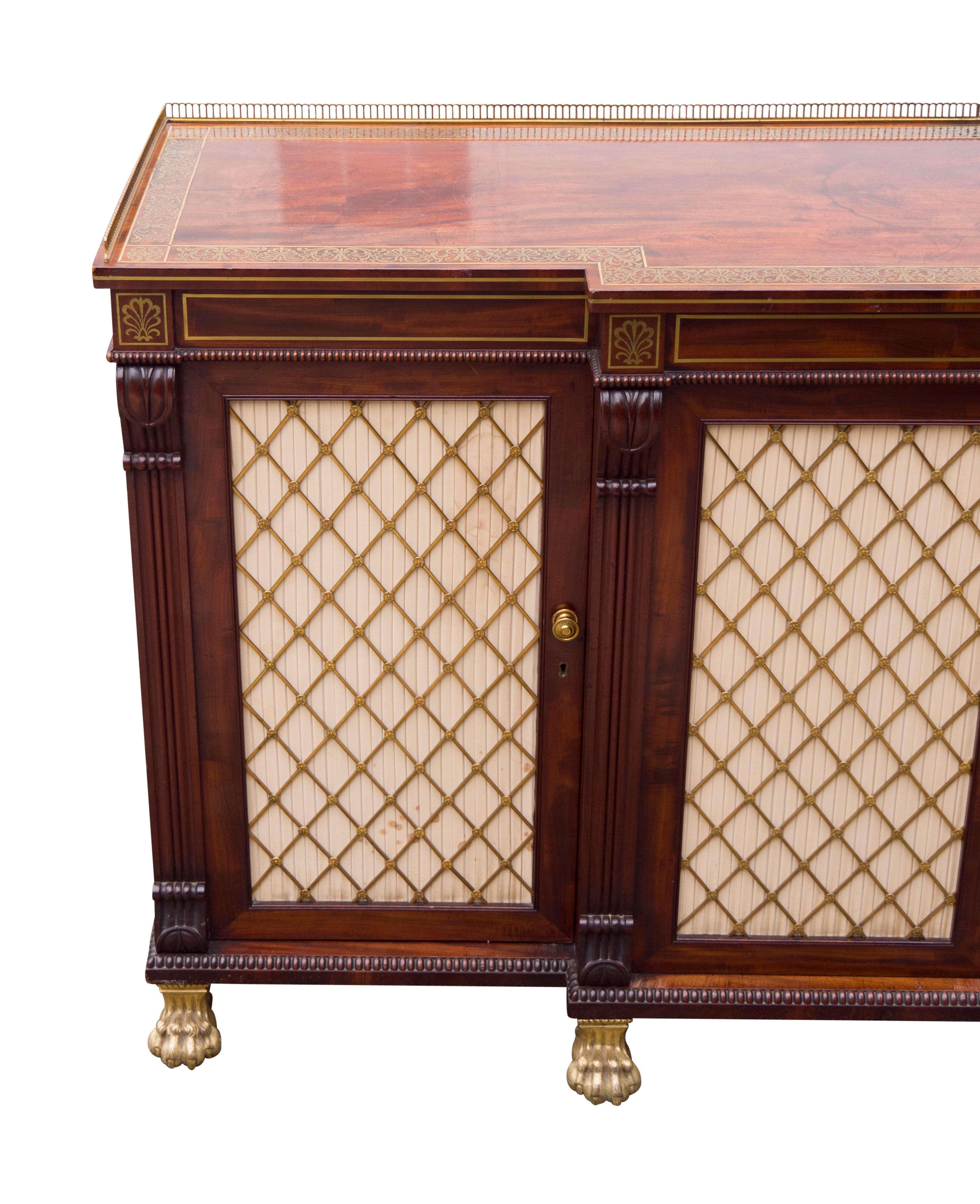 Inizio XIX secolo Credenza Regency in mogano e ottone intarsiato proveniente da Westport House, Irlanda in vendita
