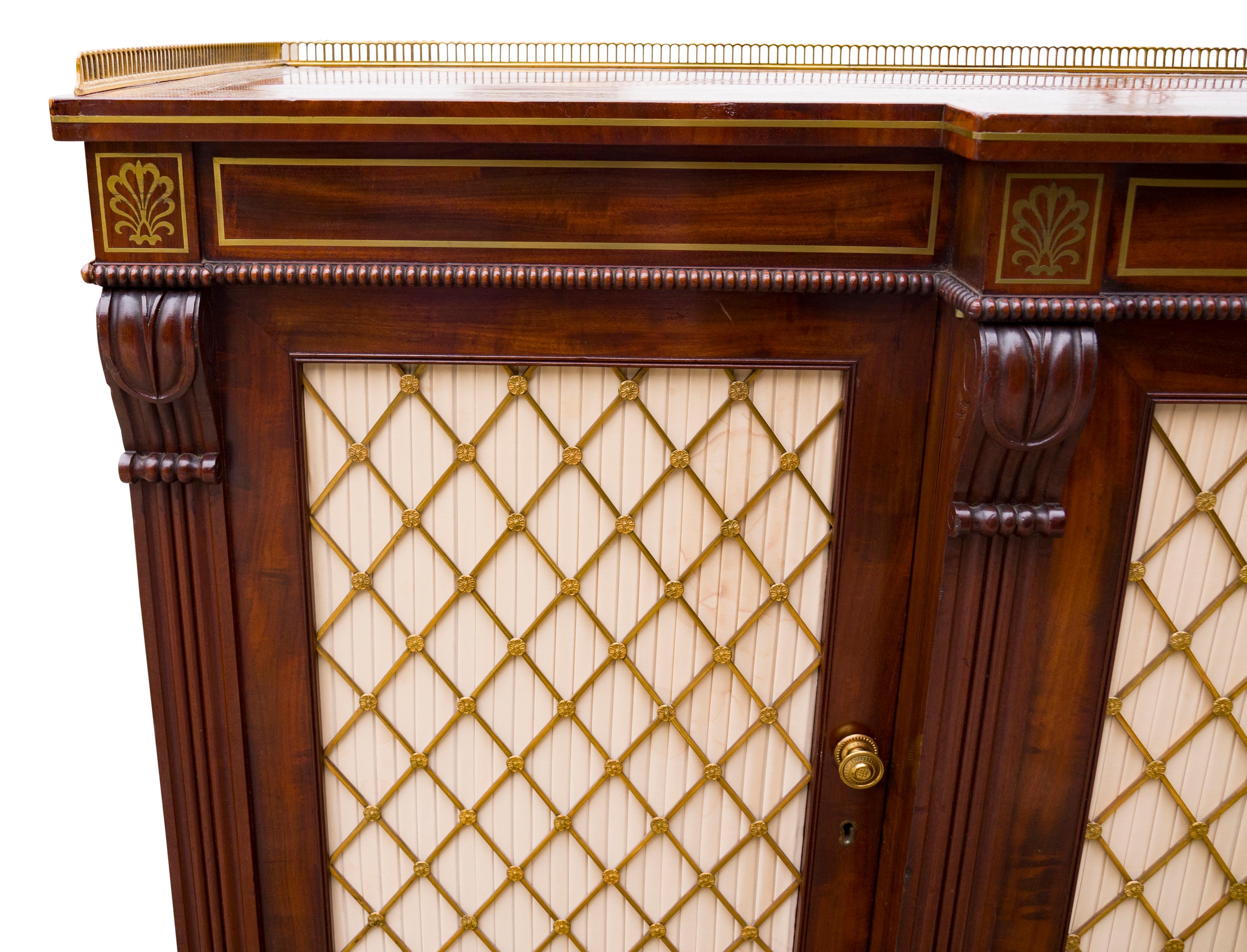 Credenza Regency in mogano e ottone intarsiato proveniente da Westport House, Irlanda in vendita 2