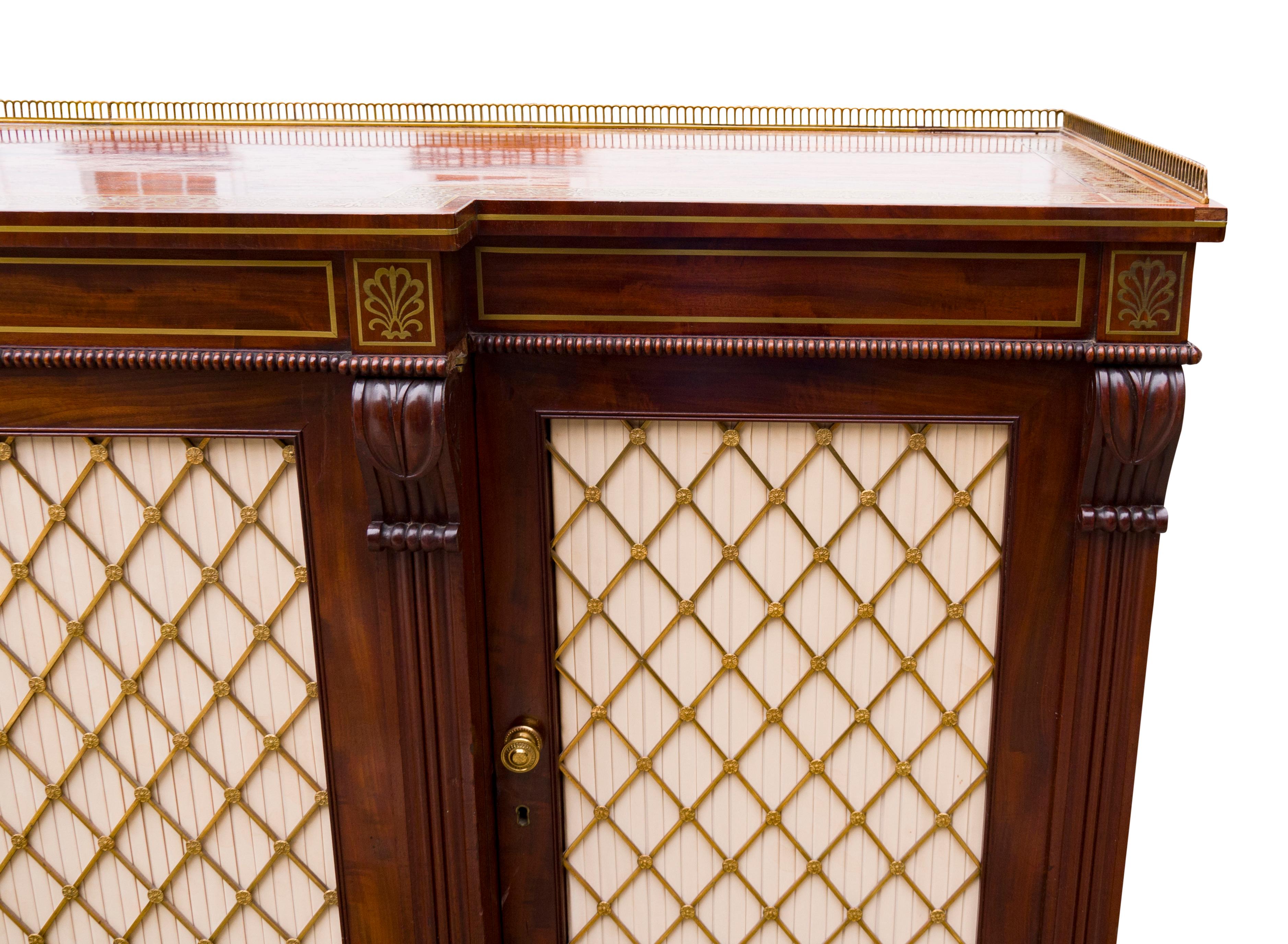Credenza Regency in mogano e ottone intarsiato proveniente da Westport House, Irlanda in vendita 3
