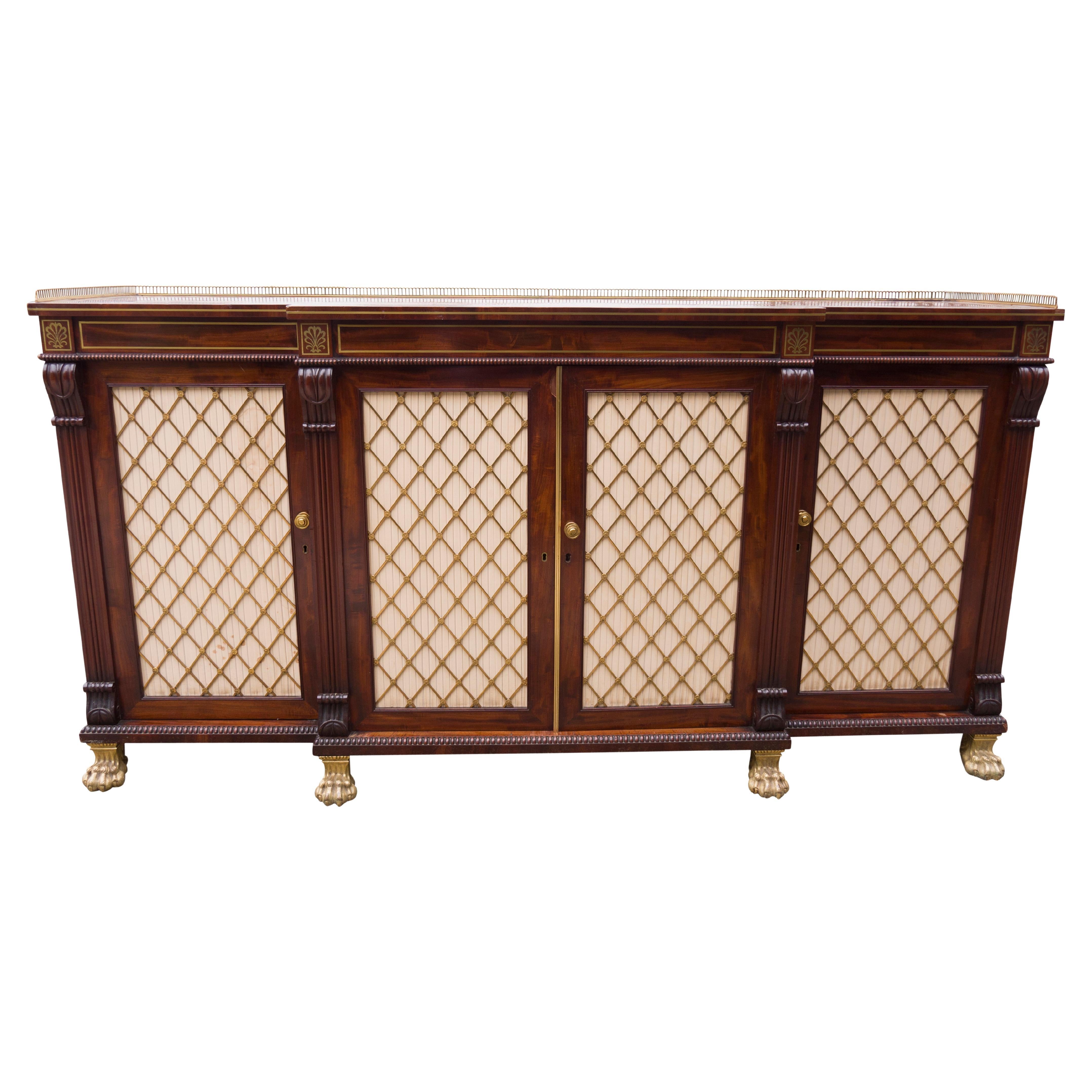 Credenza Regency in mogano e ottone intarsiato proveniente da Westport House, Irlanda