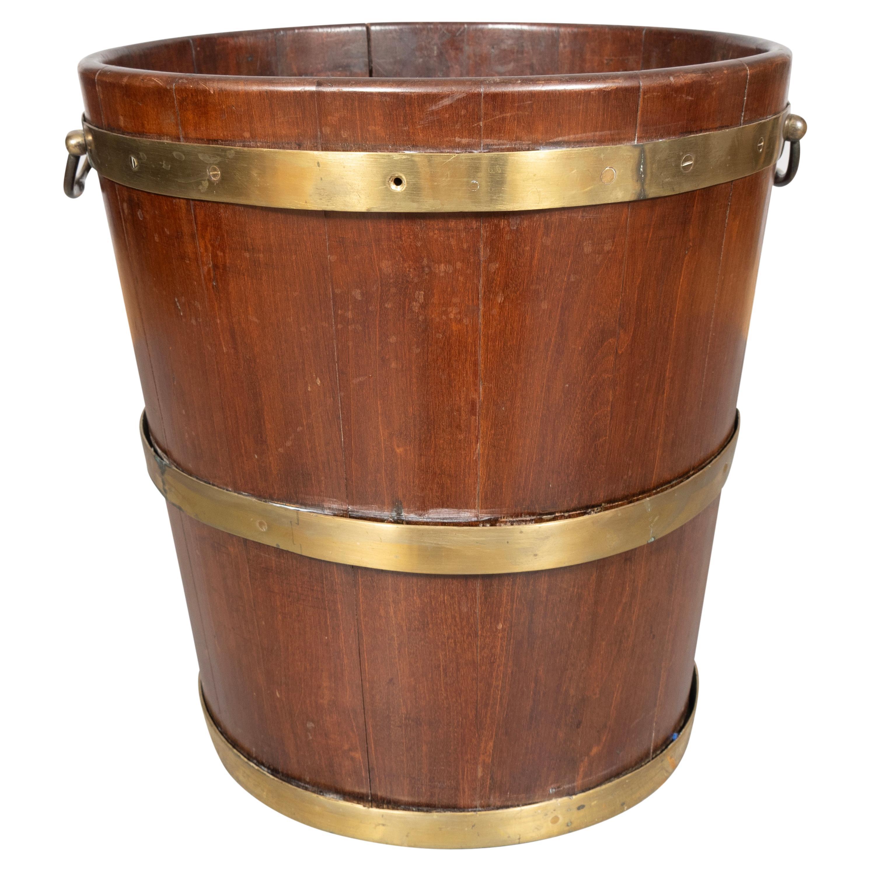 Cubo de Turba de Caoba y Latón de la Regencia