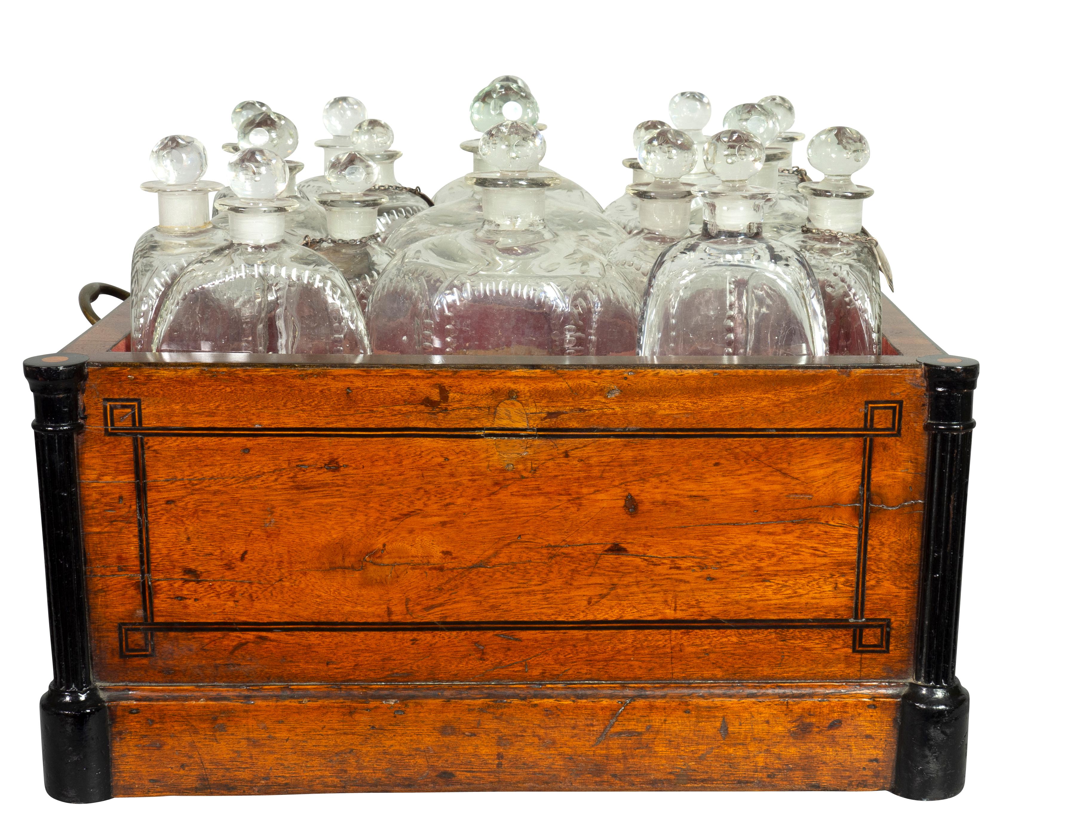 Bottle Caddy aus Mahagoni und Ebenholz mit Intarsien im Regency-Stil im Angebot 8