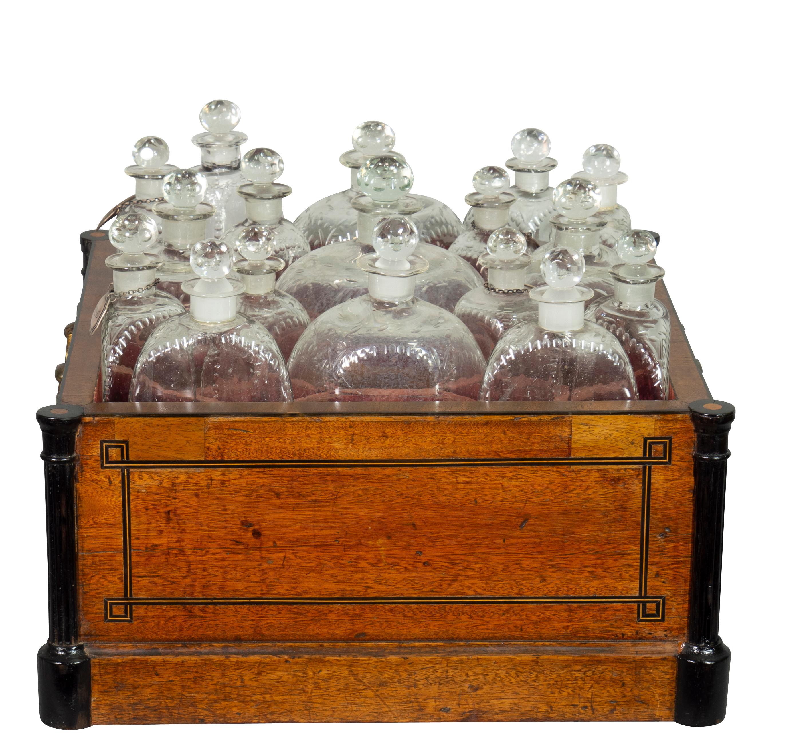 Bottle Caddy aus Mahagoni und Ebenholz mit Intarsien im Regency-Stil im Zustand „Gut“ im Angebot in Essex, MA