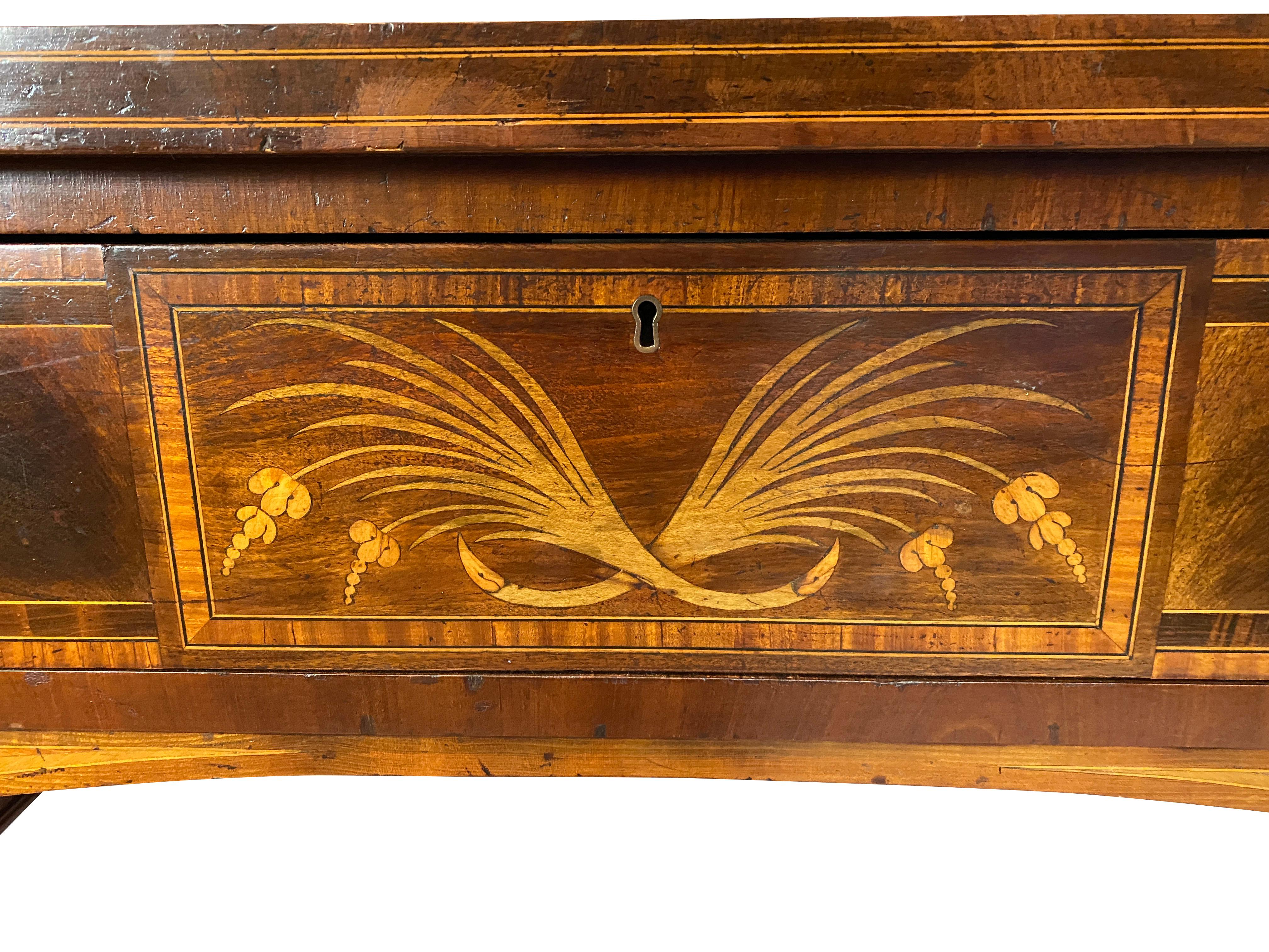 Sideboard aus Mahagoni mit Intarsien im Regency-Stil im Angebot 2