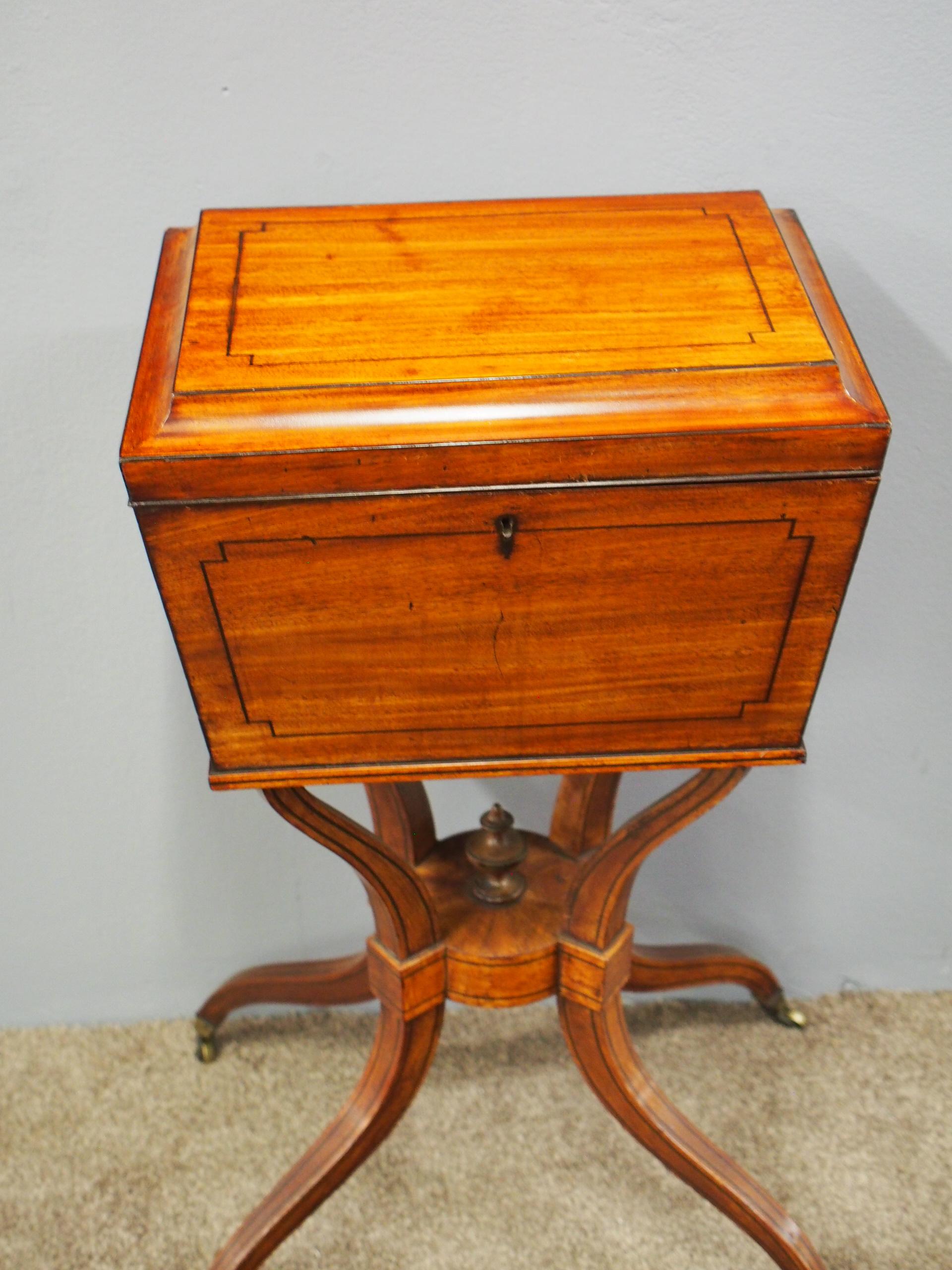 Regency Mahogany and Inlaid Teapoy In Good Condition For Sale In Edinburgh, GB