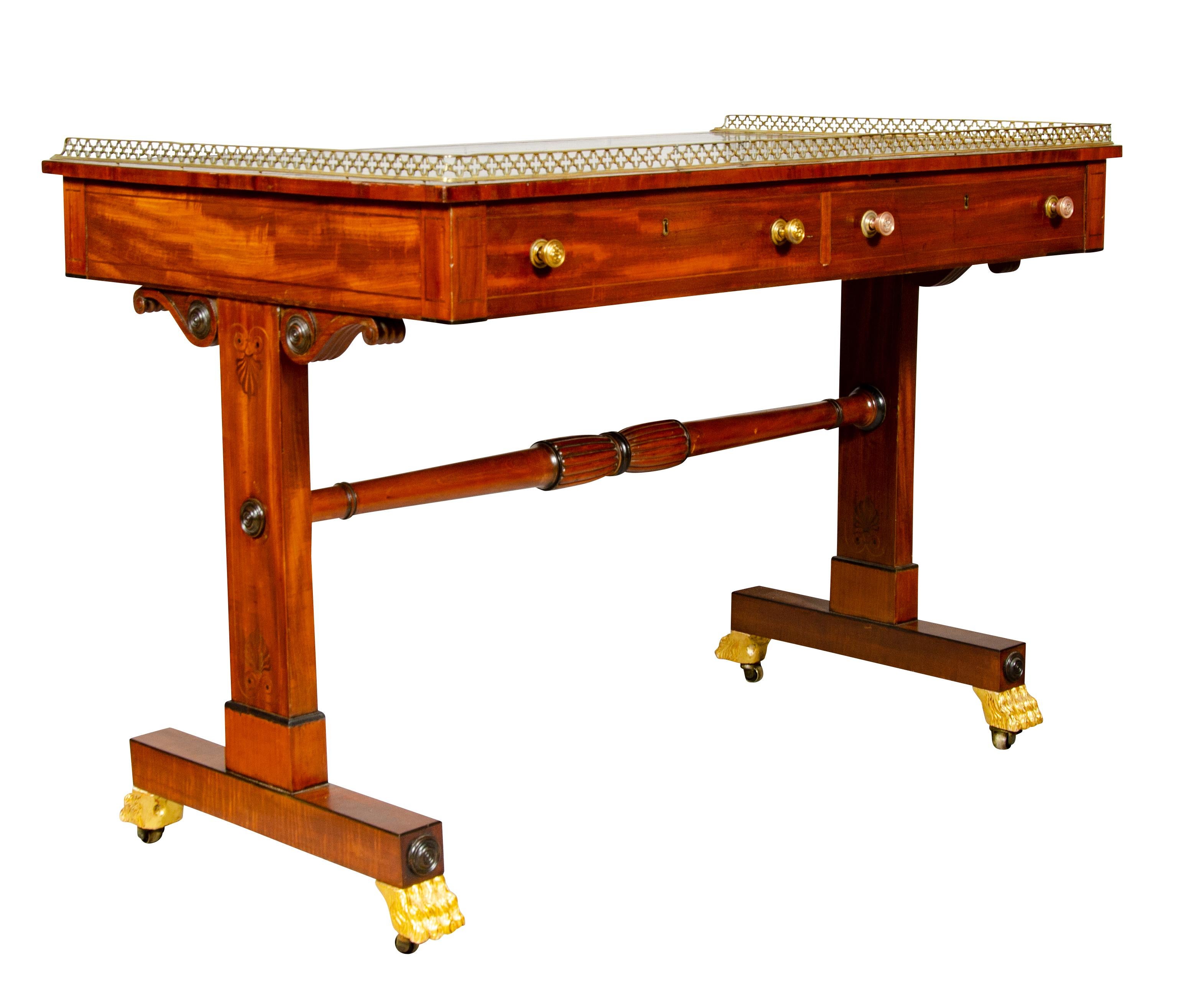 Schreibtisch aus Mahagoni mit Intarsien im Regency-Stil im Angebot 6