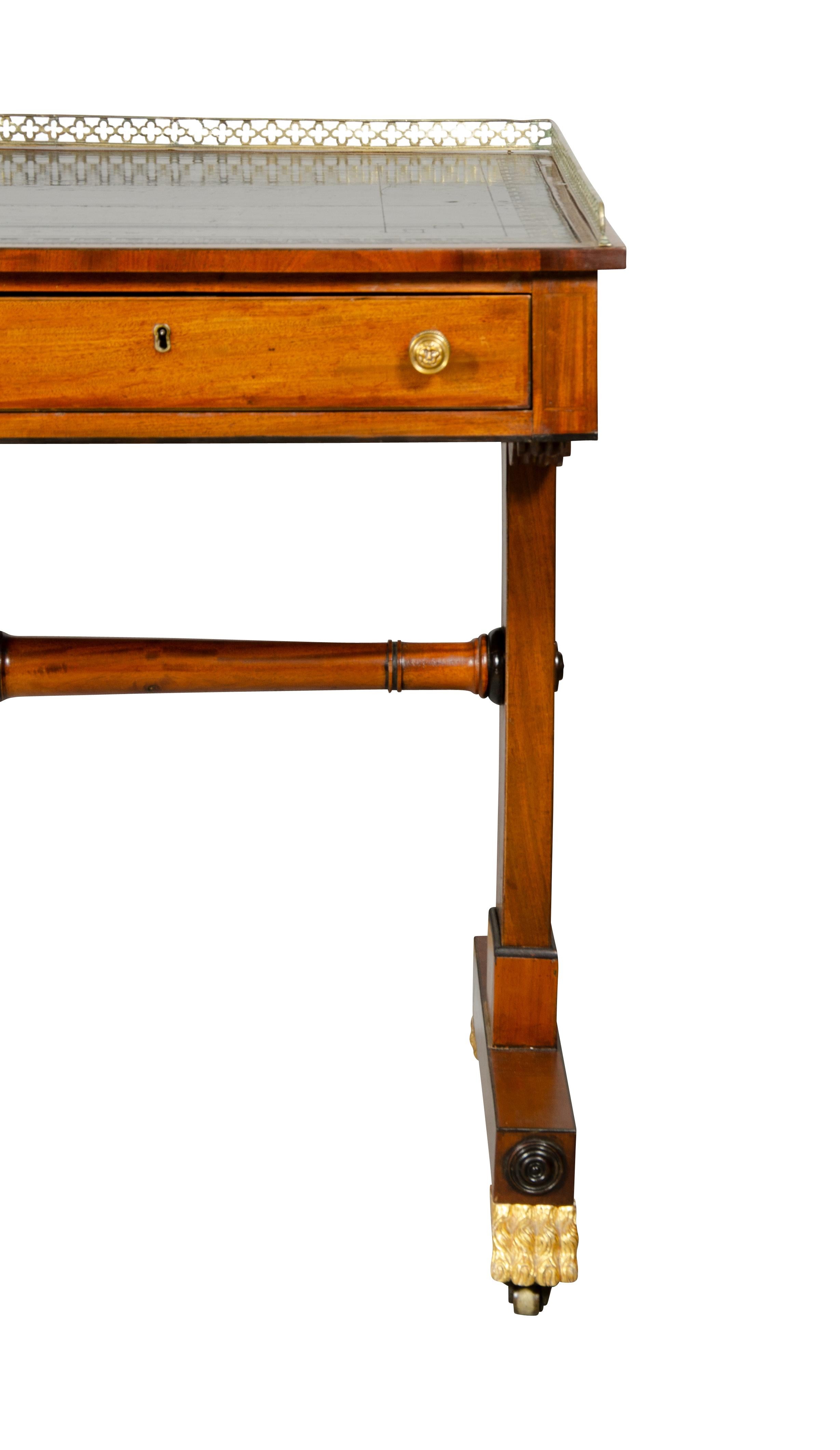 Schreibtisch aus Mahagoni mit Intarsien im Regency-Stil im Angebot 8