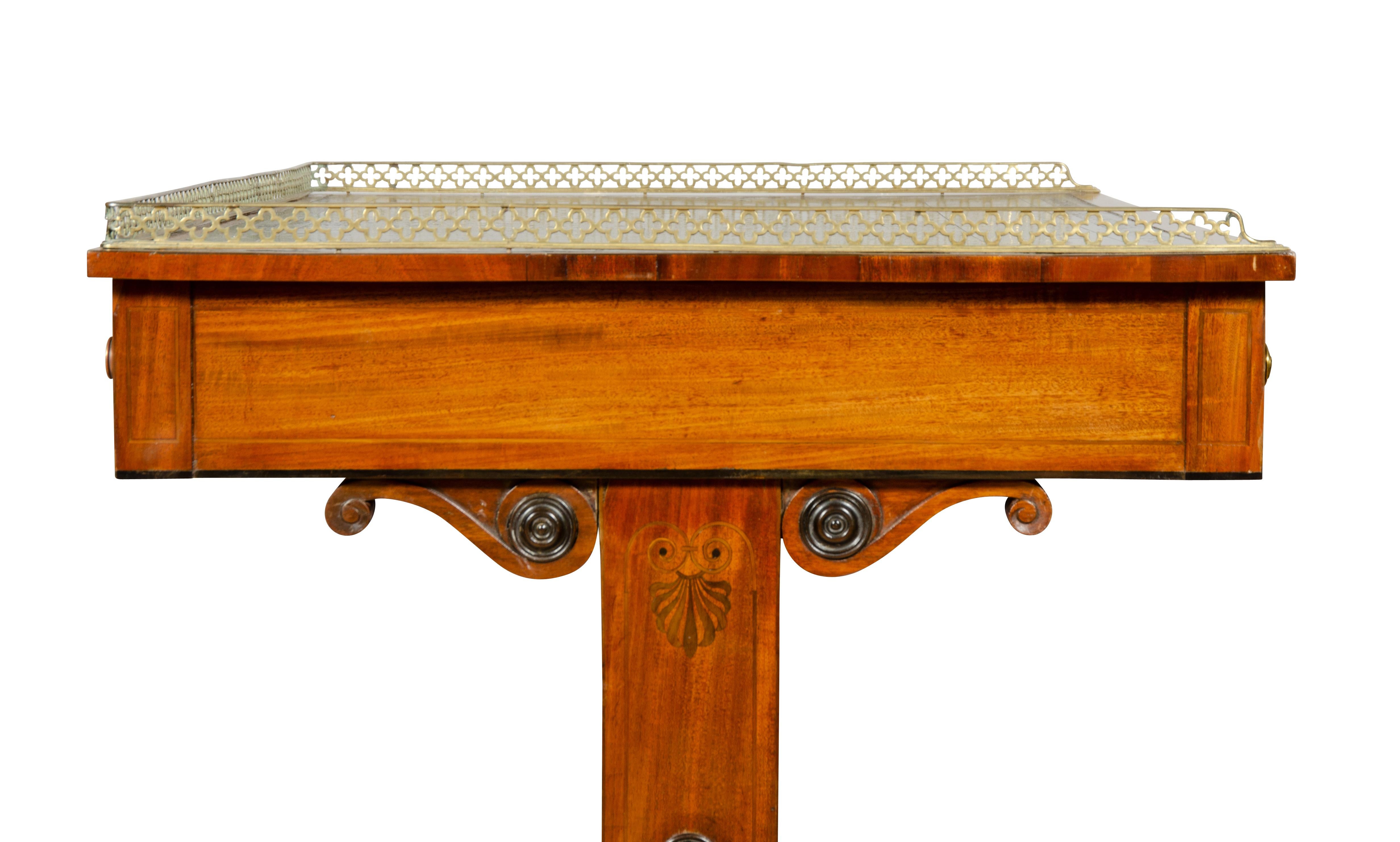 Schreibtisch aus Mahagoni mit Intarsien im Regency-Stil im Angebot 12