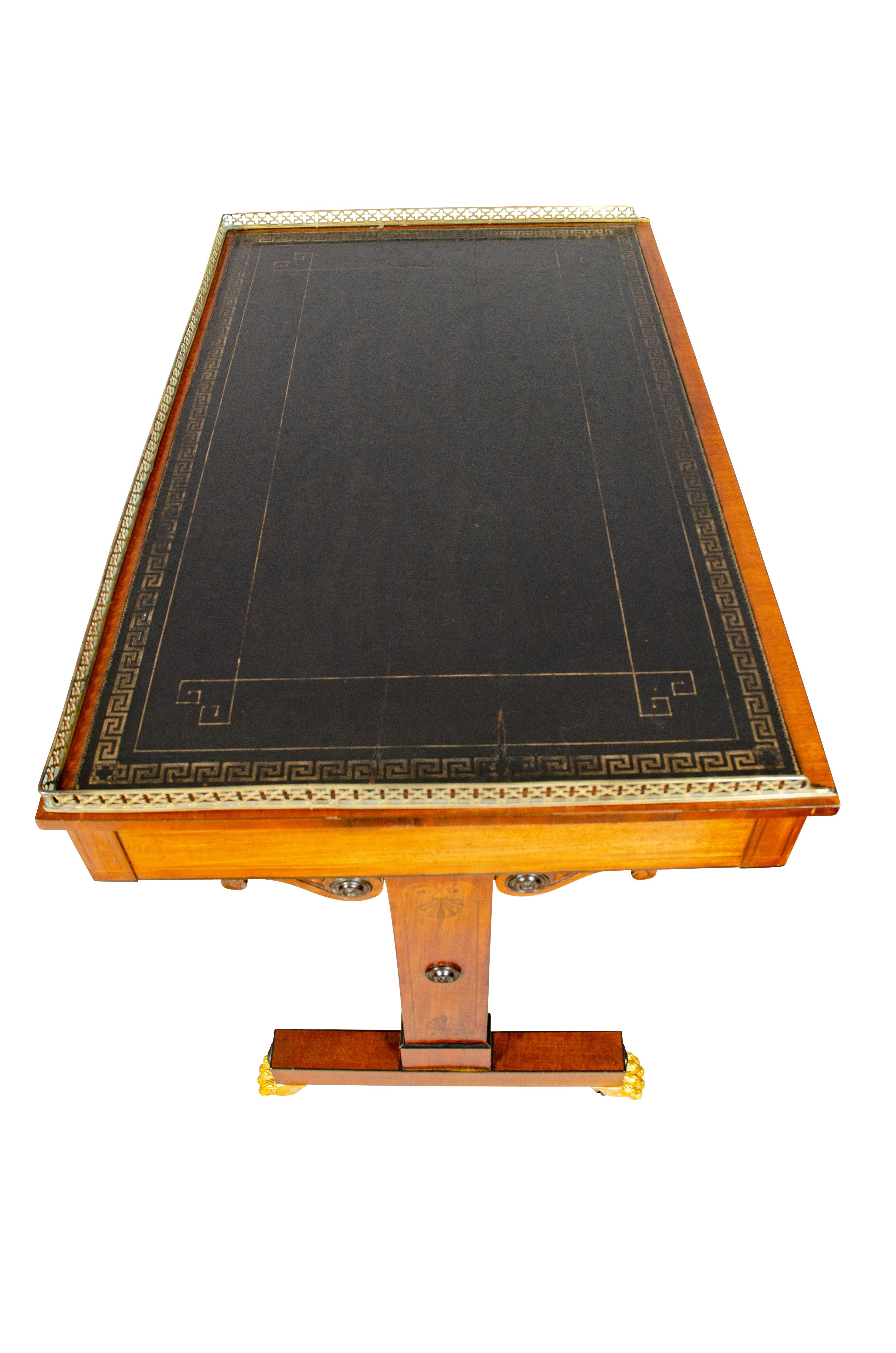 Schreibtisch aus Mahagoni mit Intarsien im Regency-Stil im Angebot 15