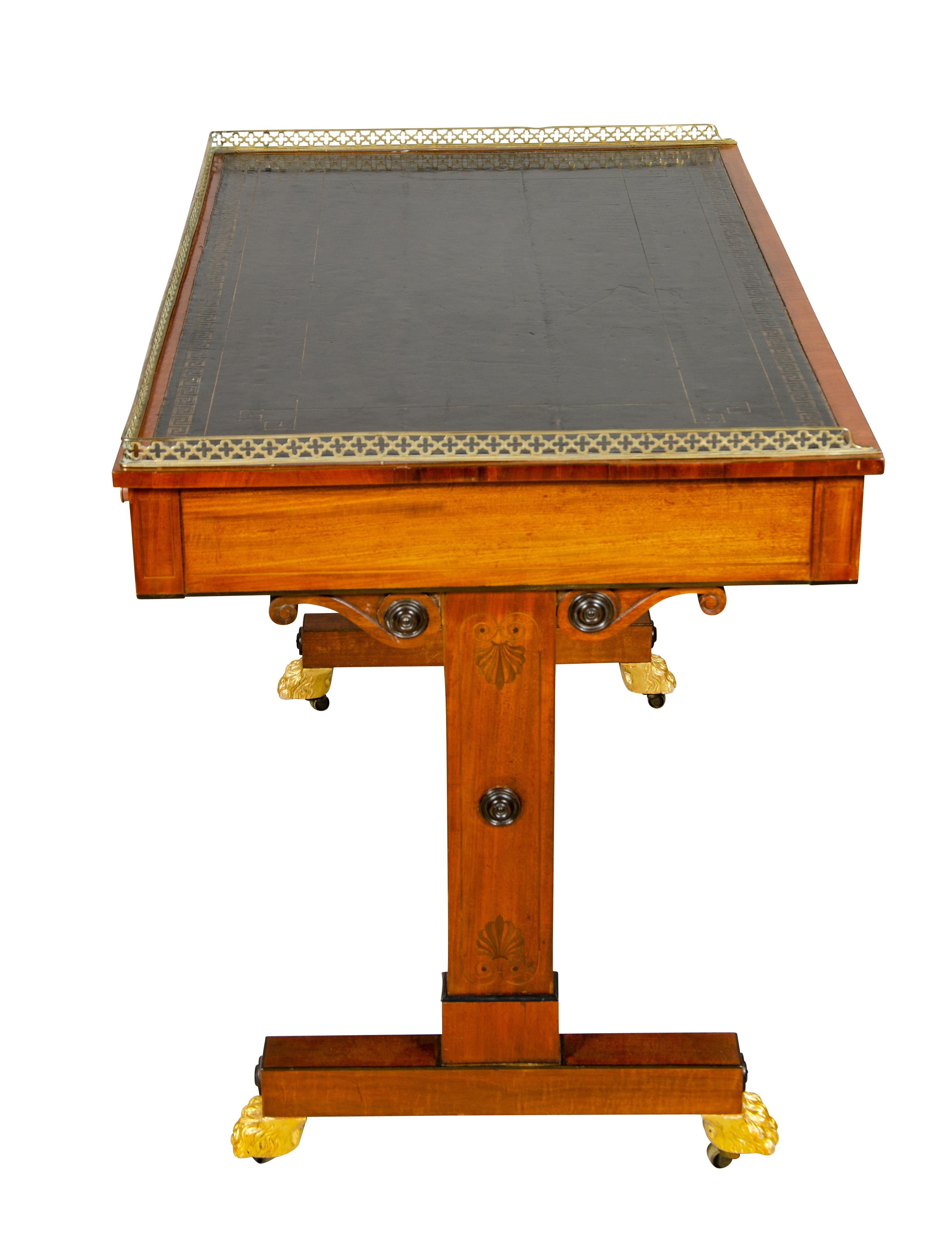 Schreibtisch aus Mahagoni mit Intarsien im Regency-Stil im Angebot 1