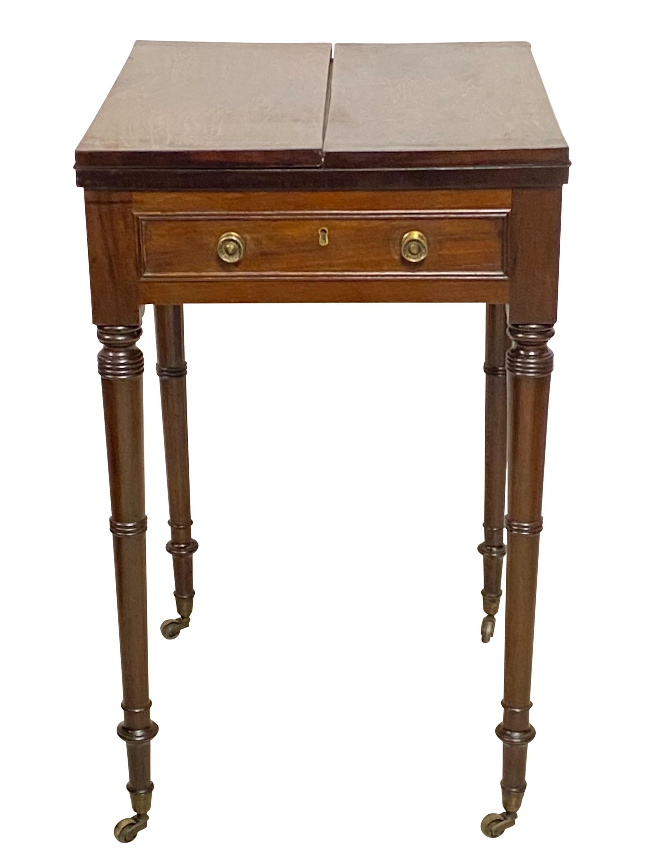 Regency Mahogany and Leather Side Table, English Early 19th Century For Sale 2