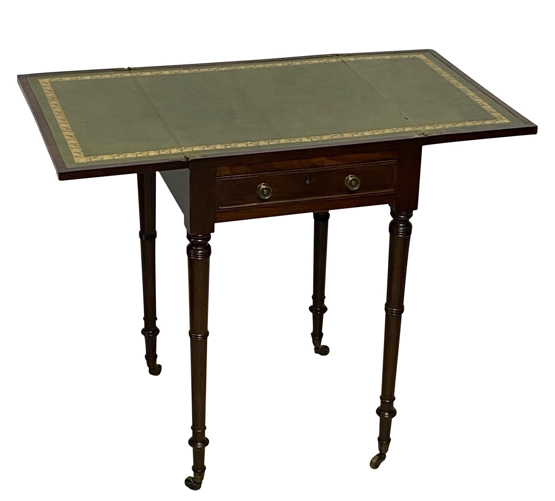 Regency Mahogany and Leather Side Table, English Early 19th Century For Sale 5