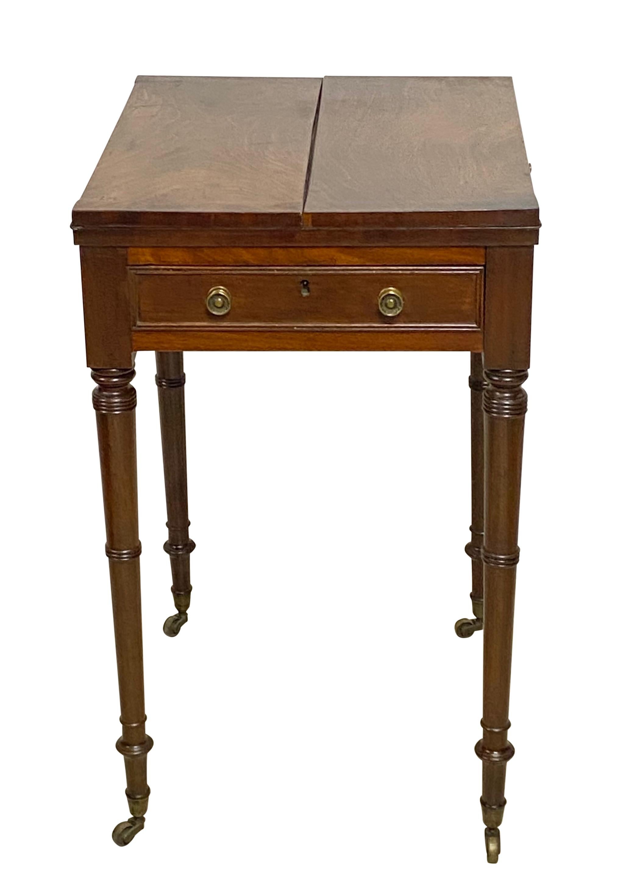 Regency Mahogany and Leather Side Table, English Early 19th Century For Sale 6