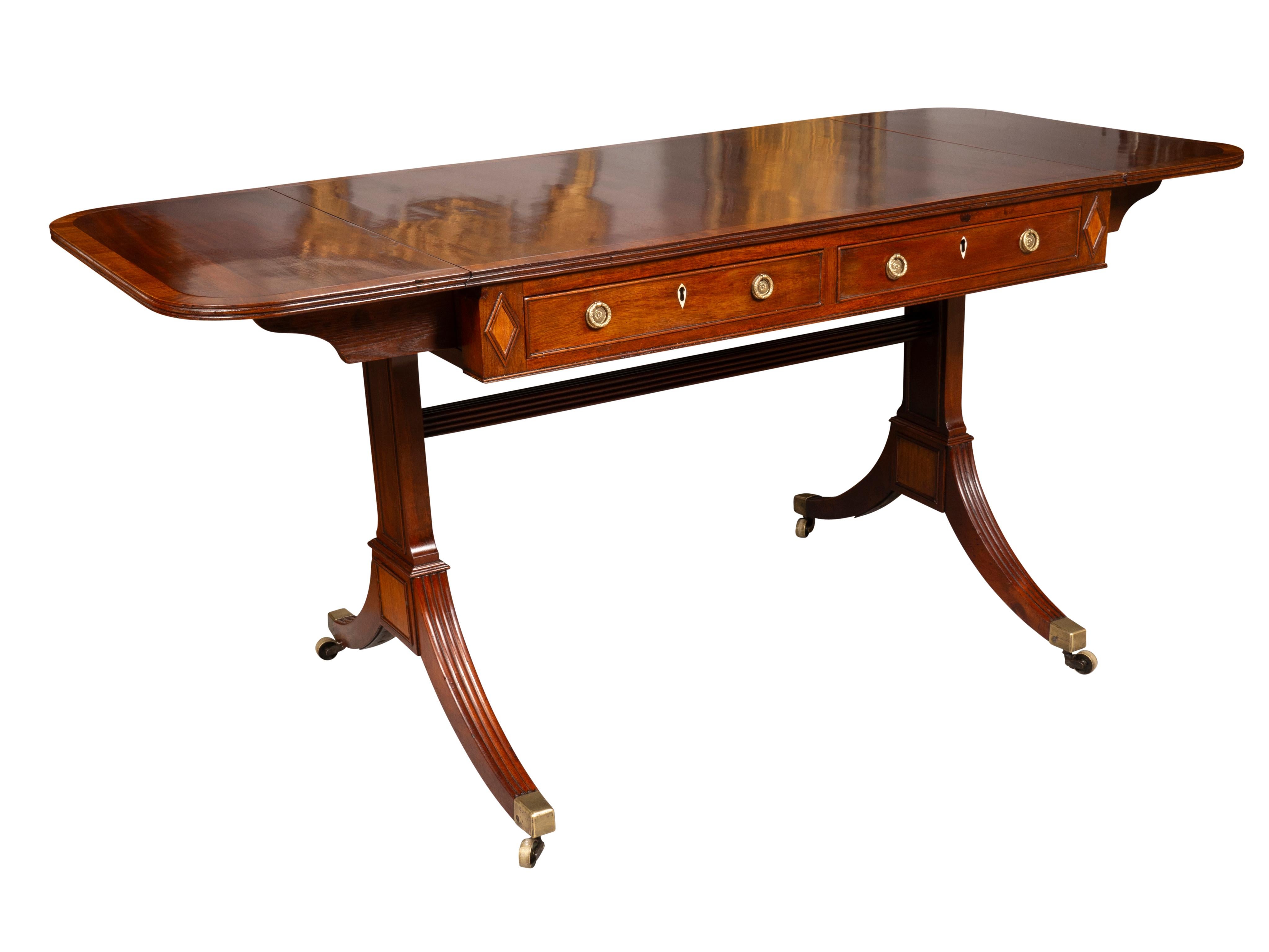 Table de salon Regency en acajou et bois satiné en vente 6