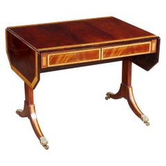 Table de canapé de style Régence en acajou et bois de satin