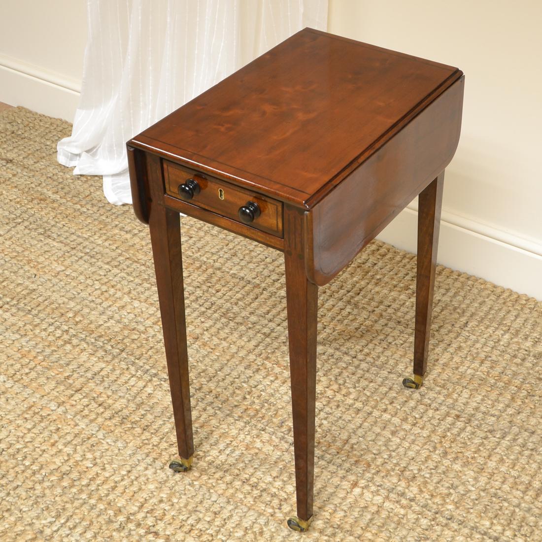 Regency Mahogany Antique Baby Pembroke Table (Britisch)