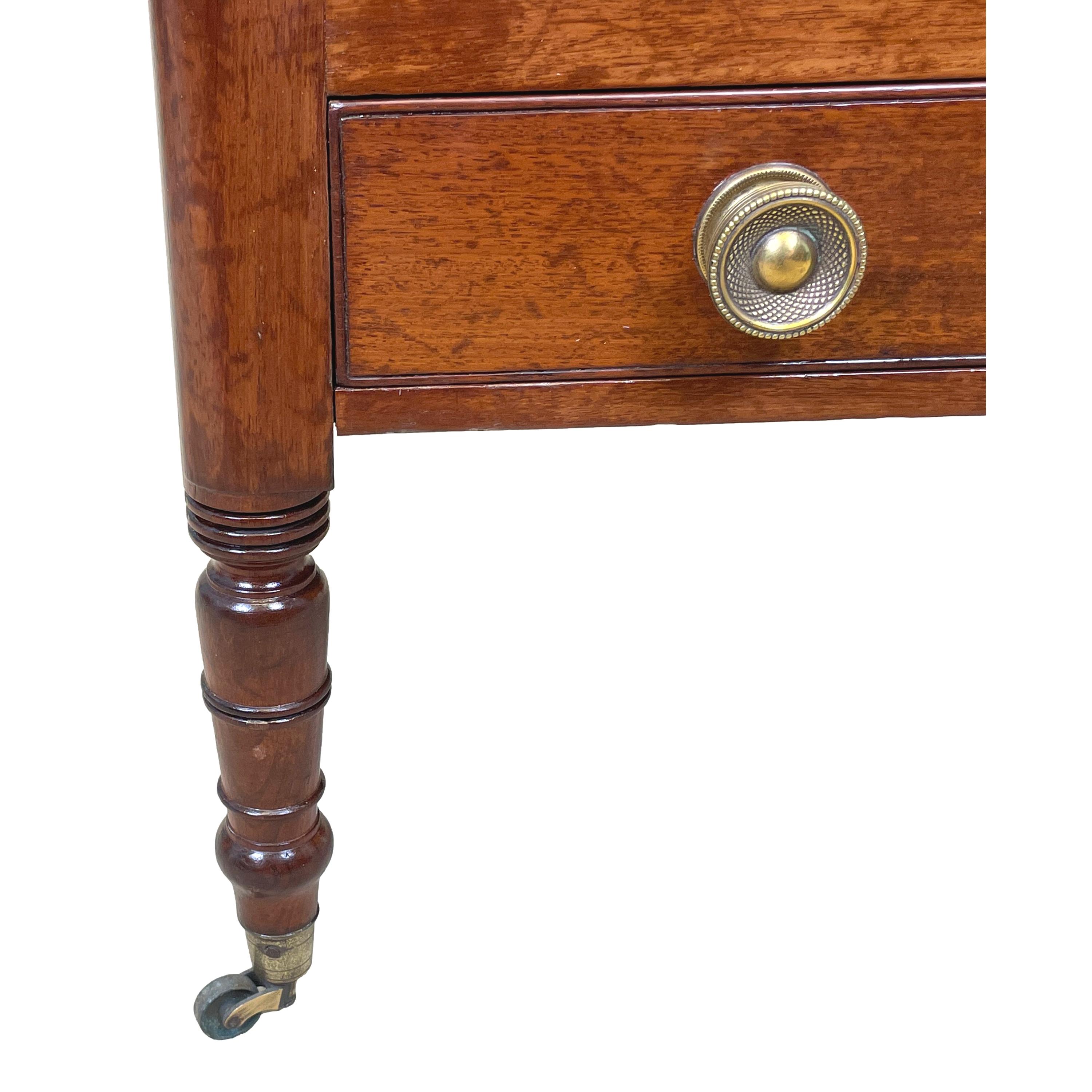 Anglais Meuble ancien en forme de bateau en acajou de style Régence de Canterbury en vente