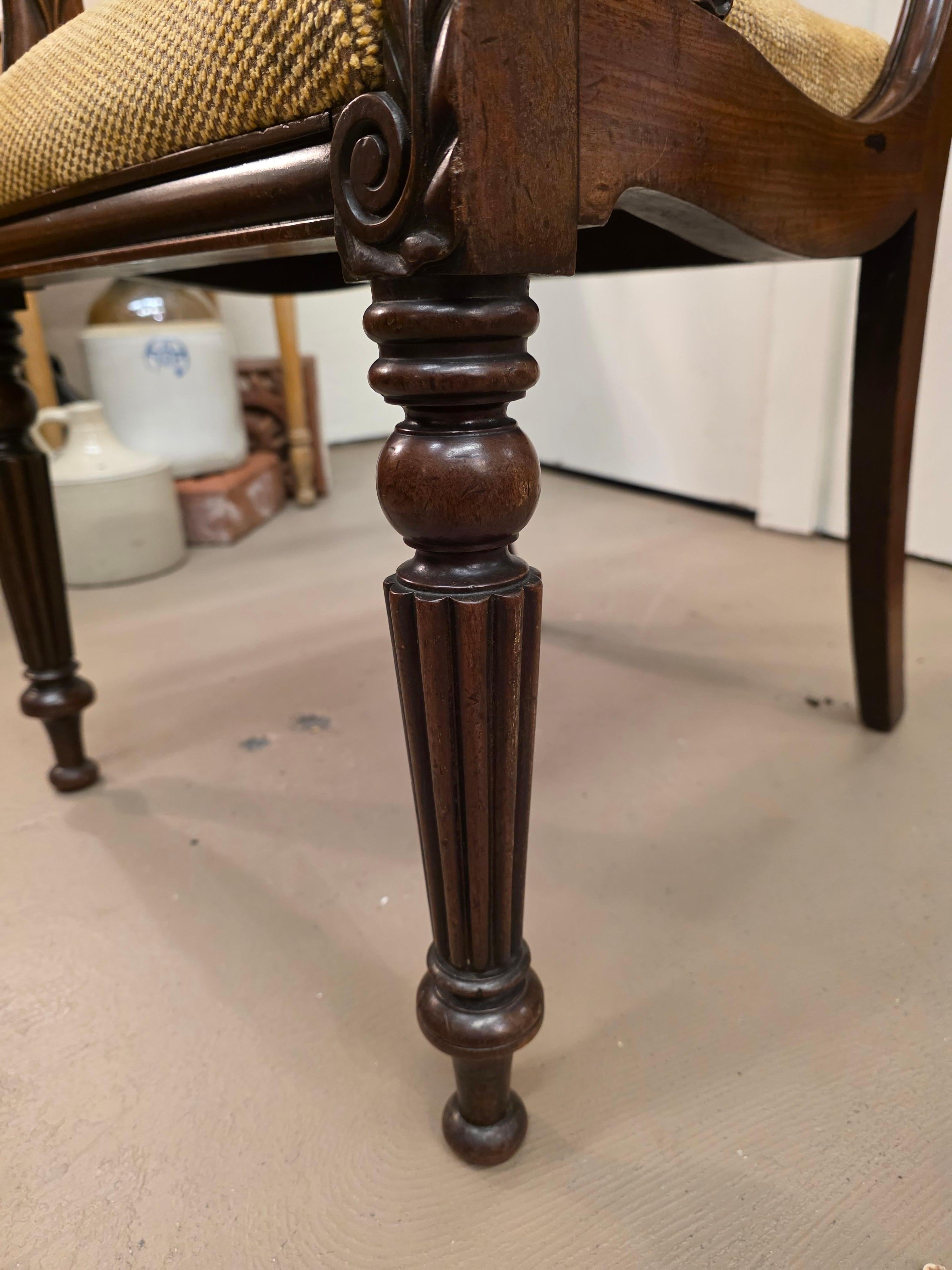 Chaise à accoudoirs Regency en acajou Circa 1825 en vente 3