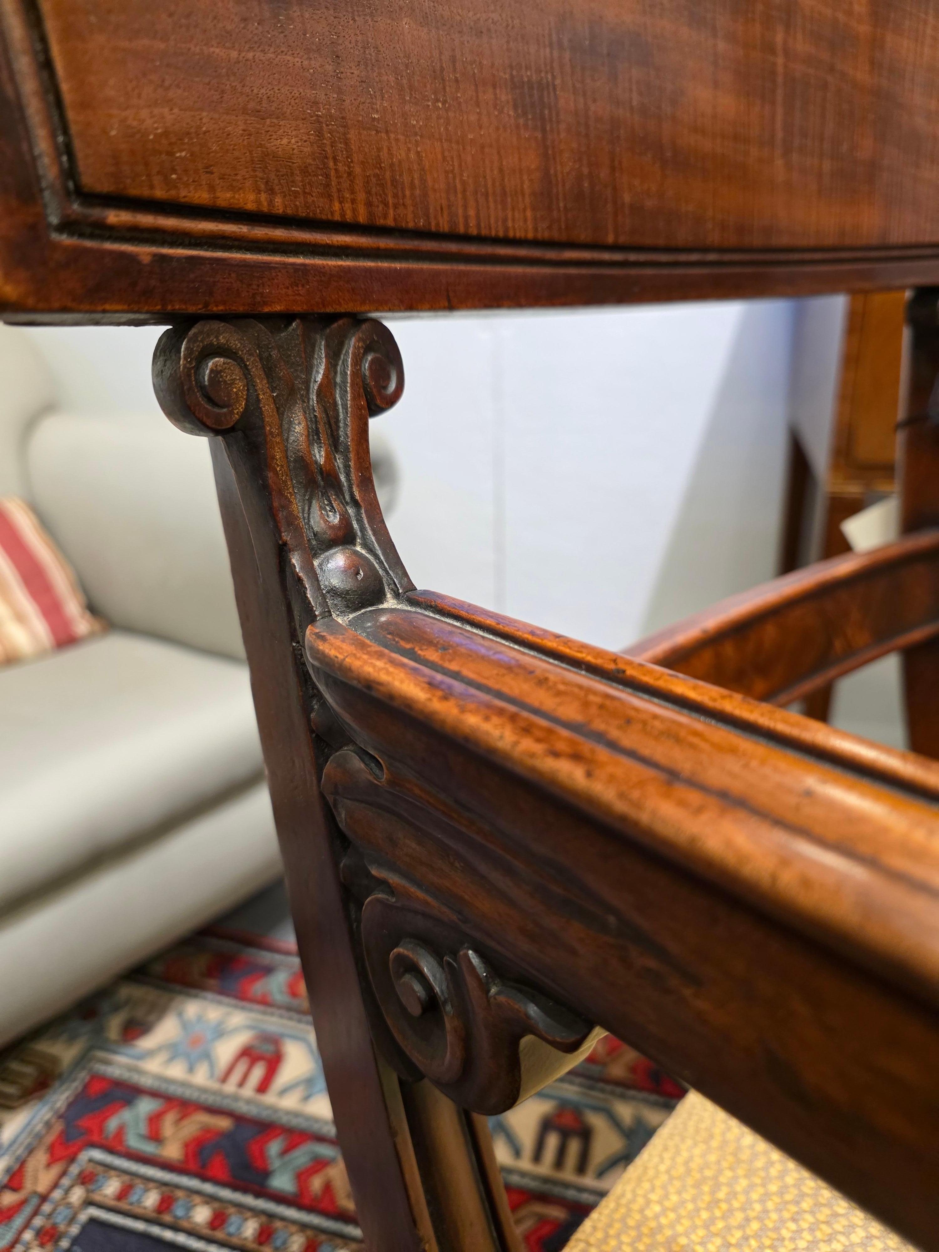Chaise à accoudoirs Regency en acajou Circa 1825 en vente 4