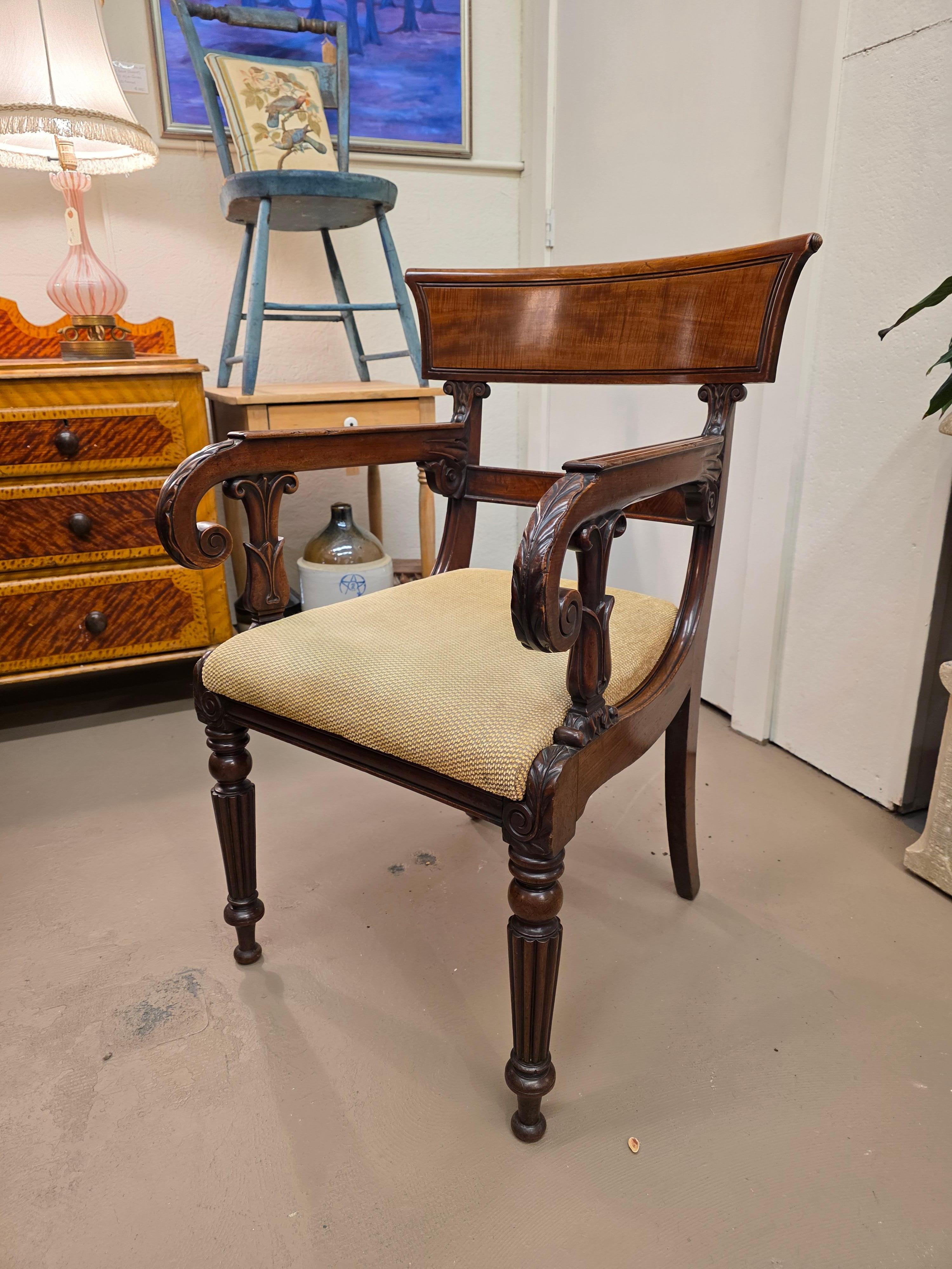 Américain Chaise à accoudoirs Regency en acajou Circa 1825 en vente