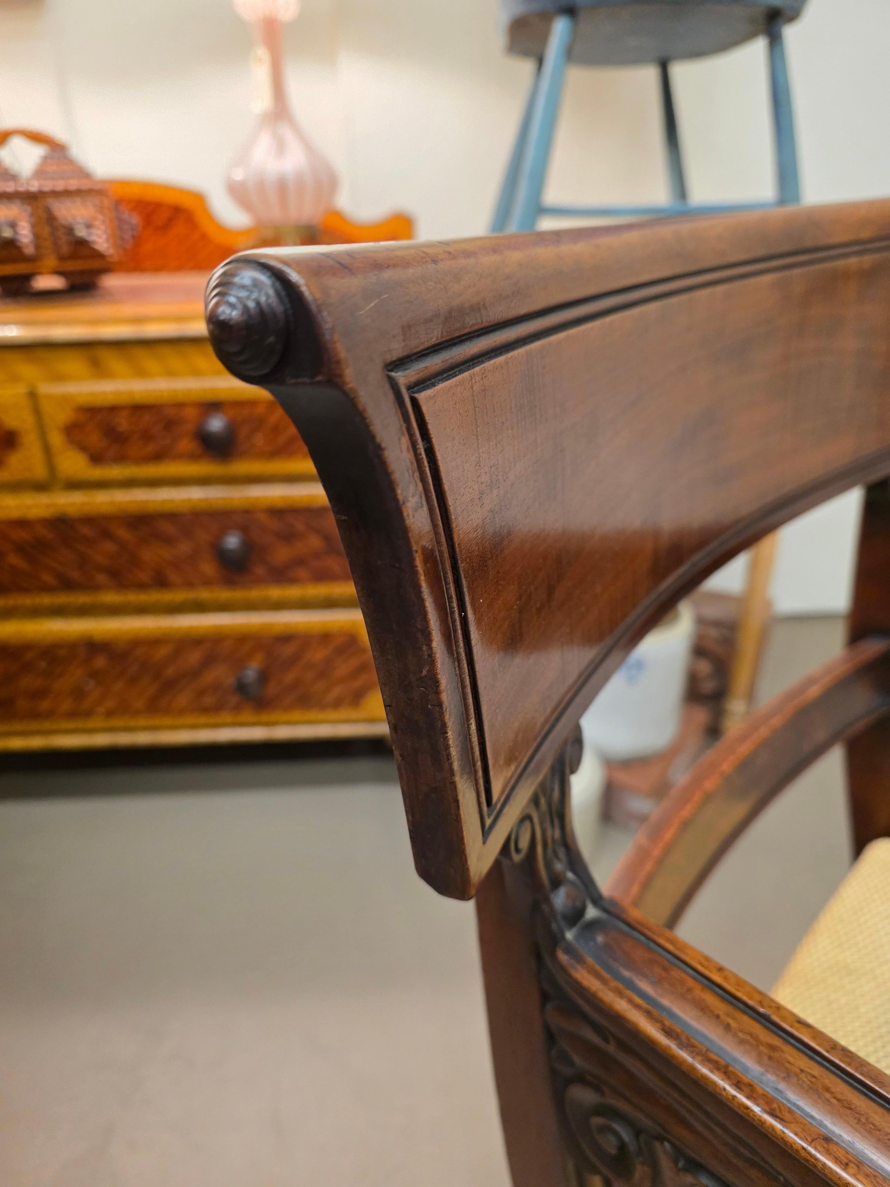 Chaise à accoudoirs Regency en acajou Circa 1825 en vente 1