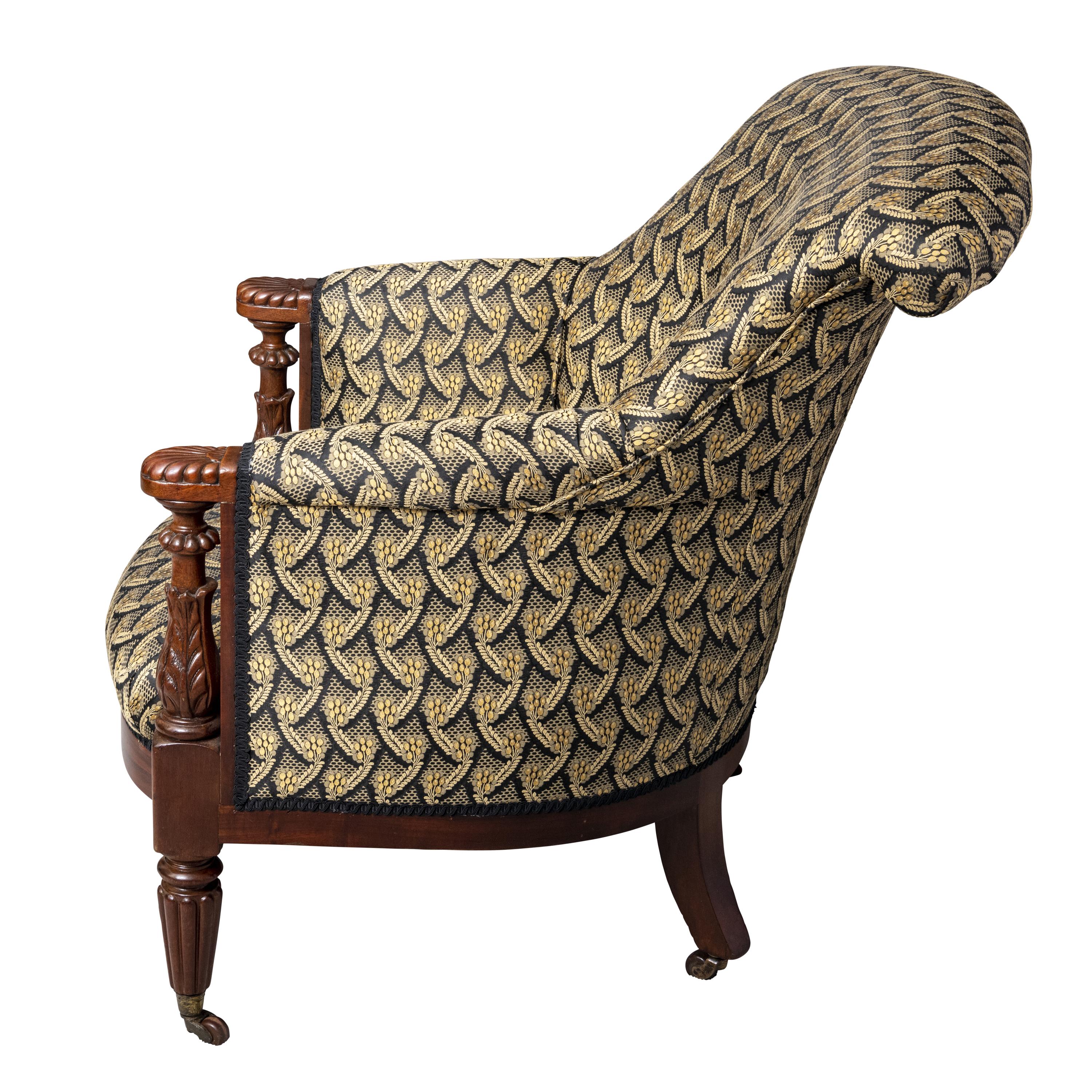 Una bella poltrona Regency in mogano
Nello stile classico di Thomas Hope.
A forma di vasca, con schienale imbottito e curvo e seduta anteriore.
Coppia di colonne sui bracci anteriori. La parte superiore è intagliata con classiche palmette