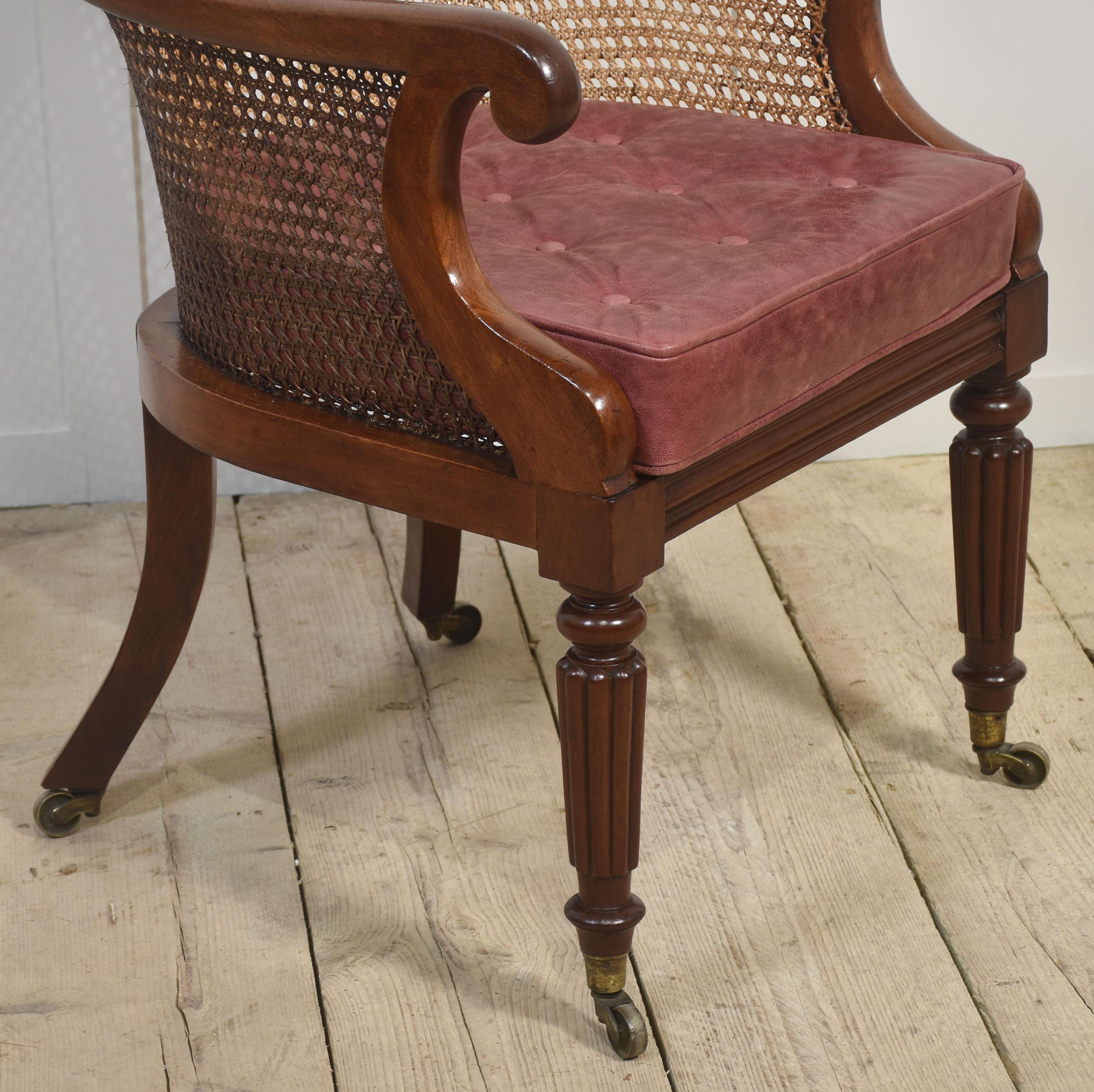 Regency-Sessel Bergere aus Mahagoni (Britisch) im Angebot