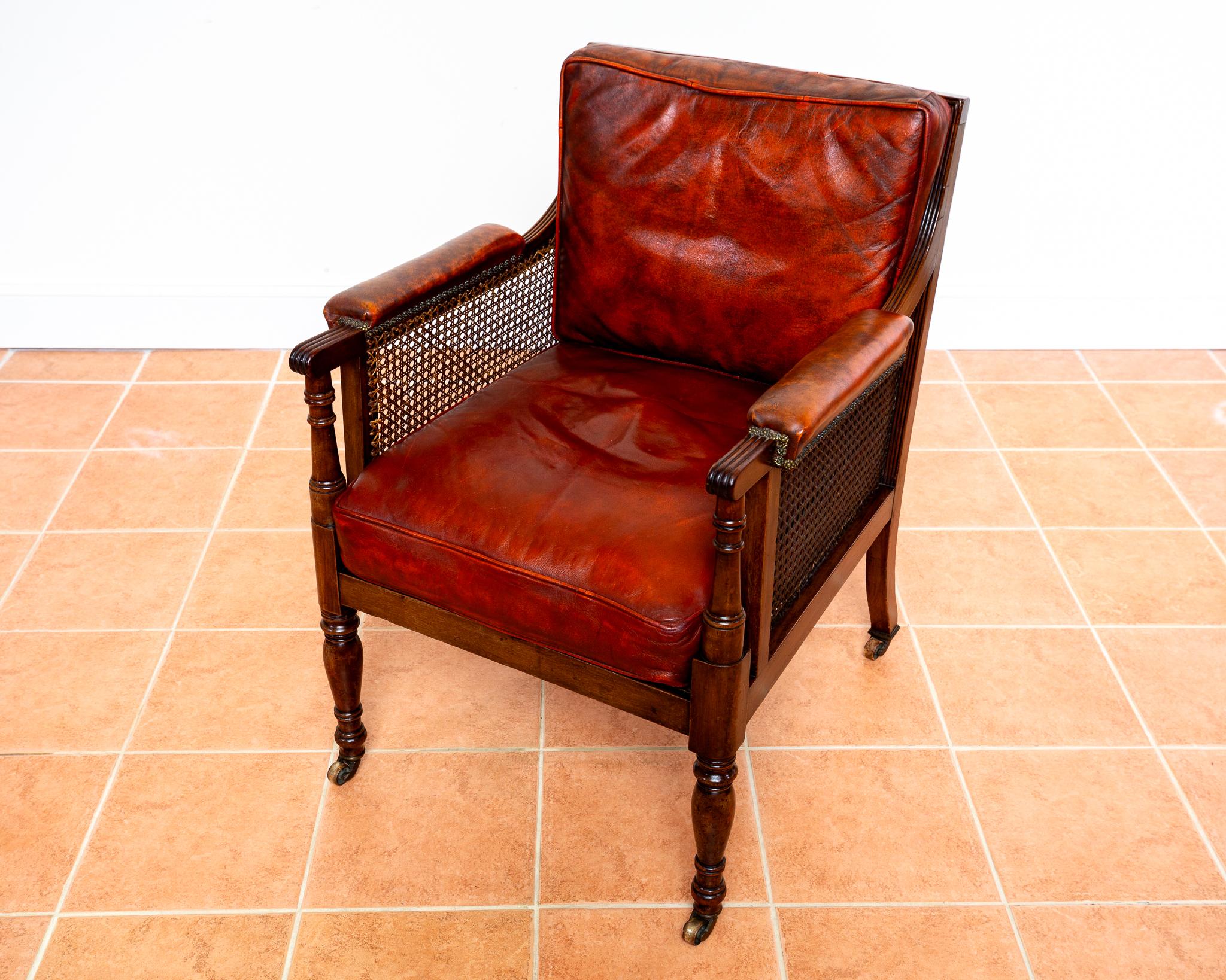 Regency Mahogany Bergere Leather Library Chair 1810-1820 Georgian Red Armchair In Good Condition For Sale In London, GB