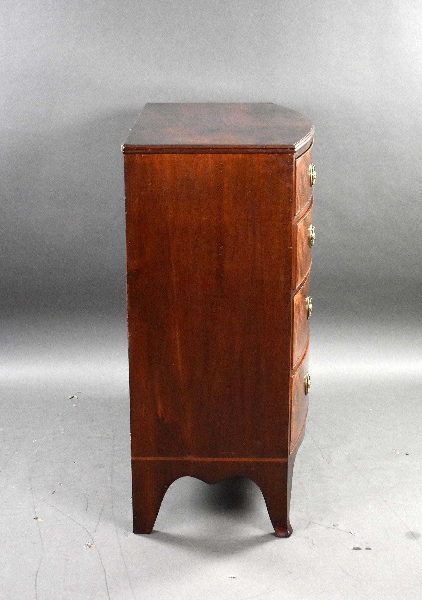 Regency Mahogany Bow Front Chest In Good Condition In Chelmsford, Essex