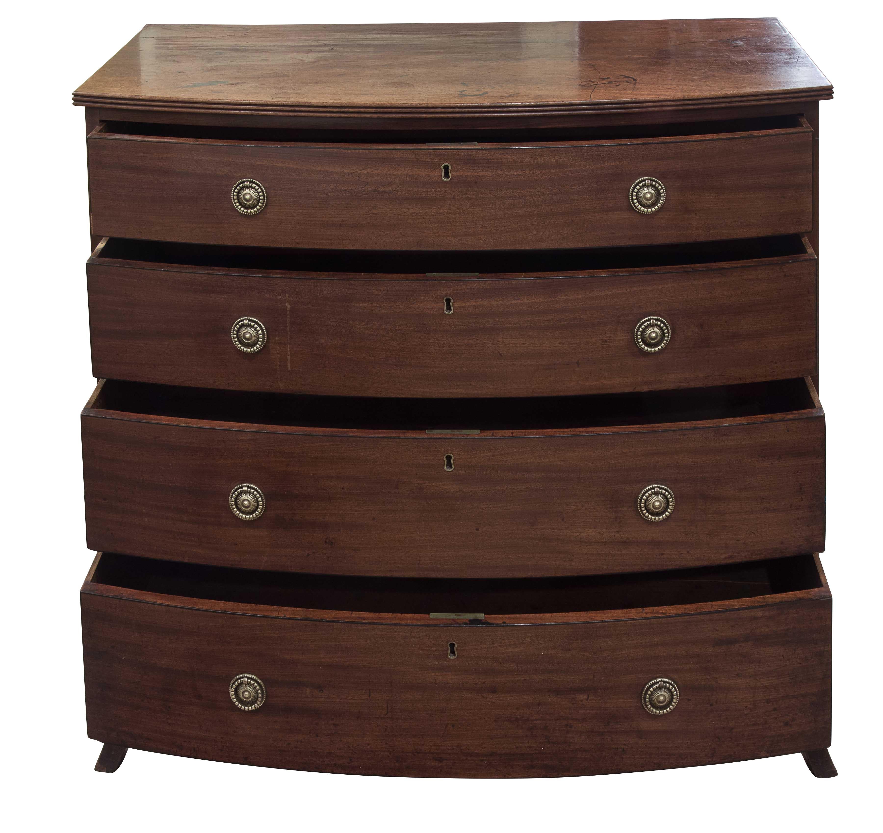 Regency Mahogany Bow Front Chest of Drawers In Good Condition For Sale In Salisbury, GB