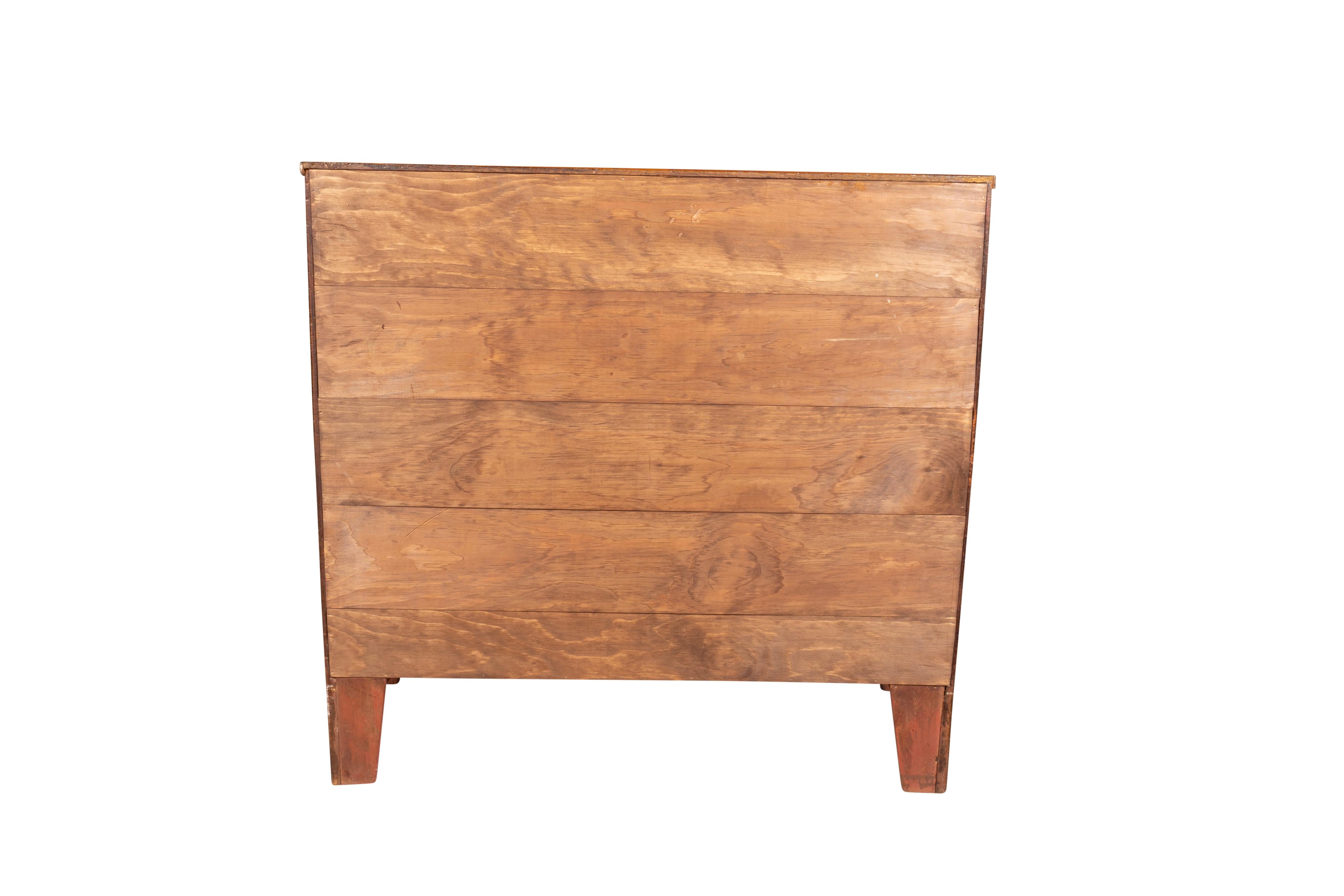 Regency Mahogany Bow front Chest Of Drawers In Good Condition For Sale In Essex, MA